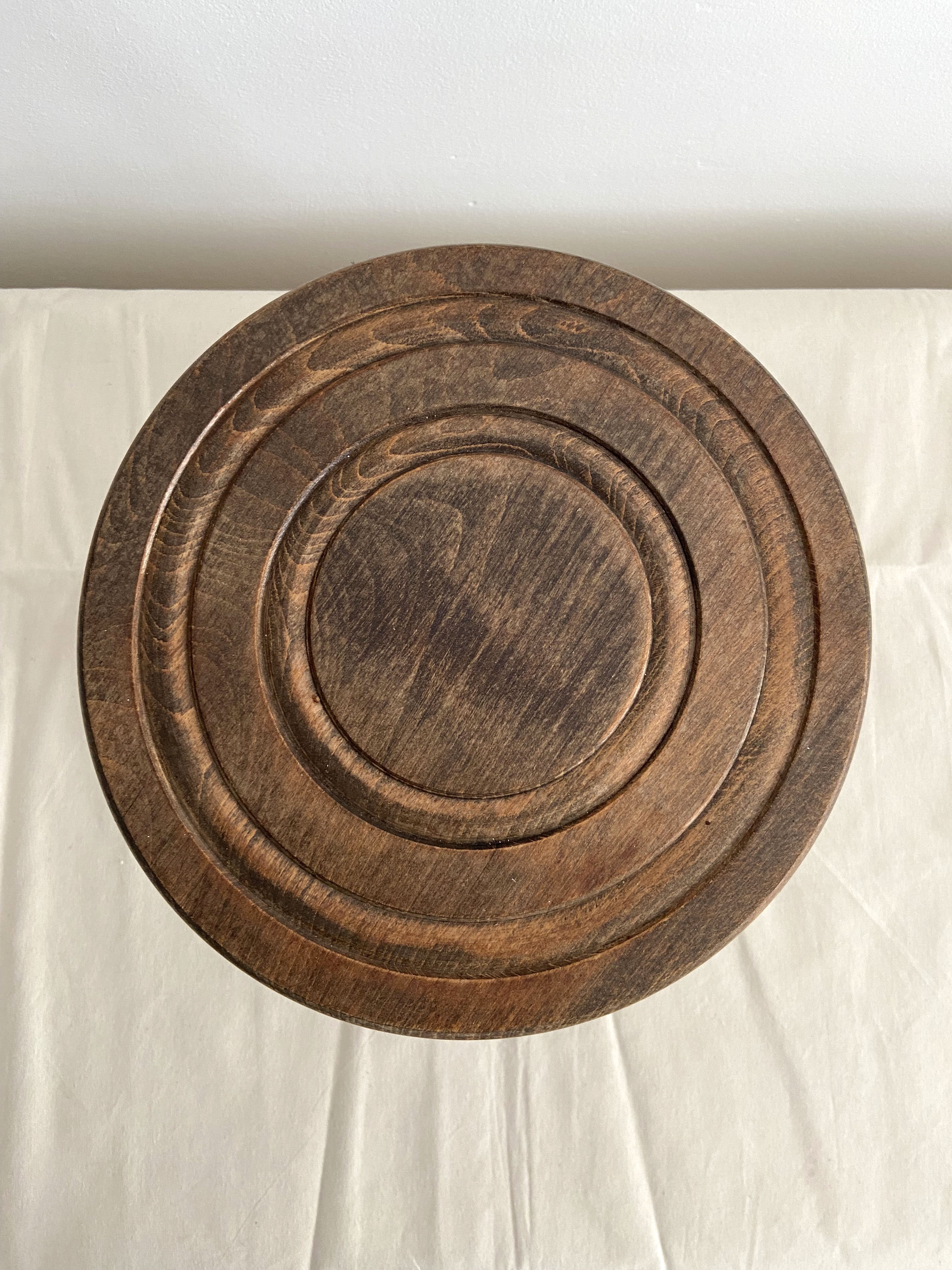 Tripod stool with spacer