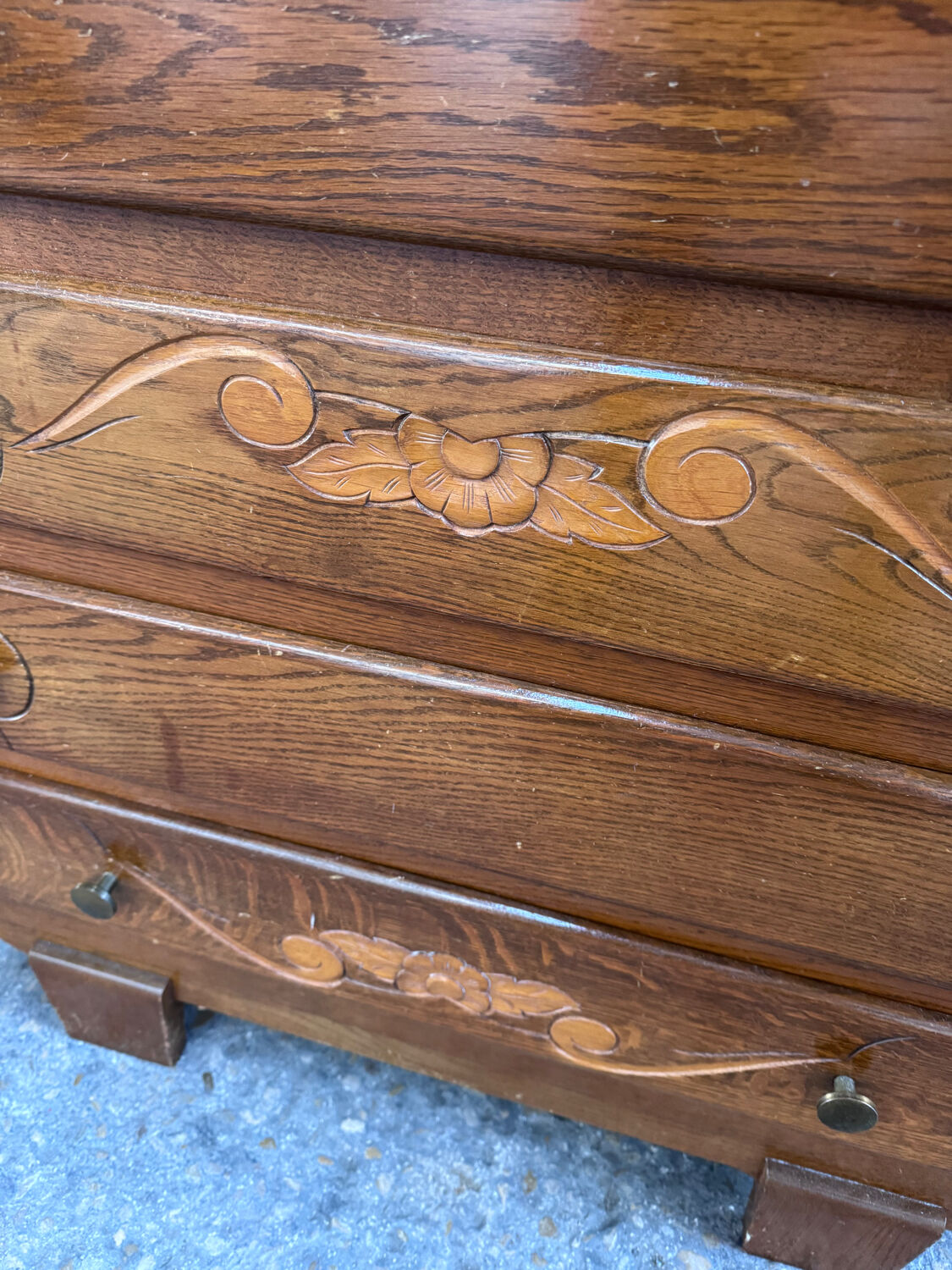 Solid oak chest of drawers