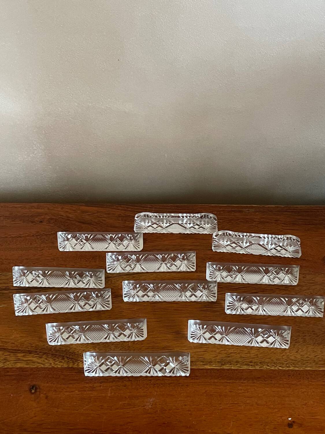 12 portes couteaux en verre taillé