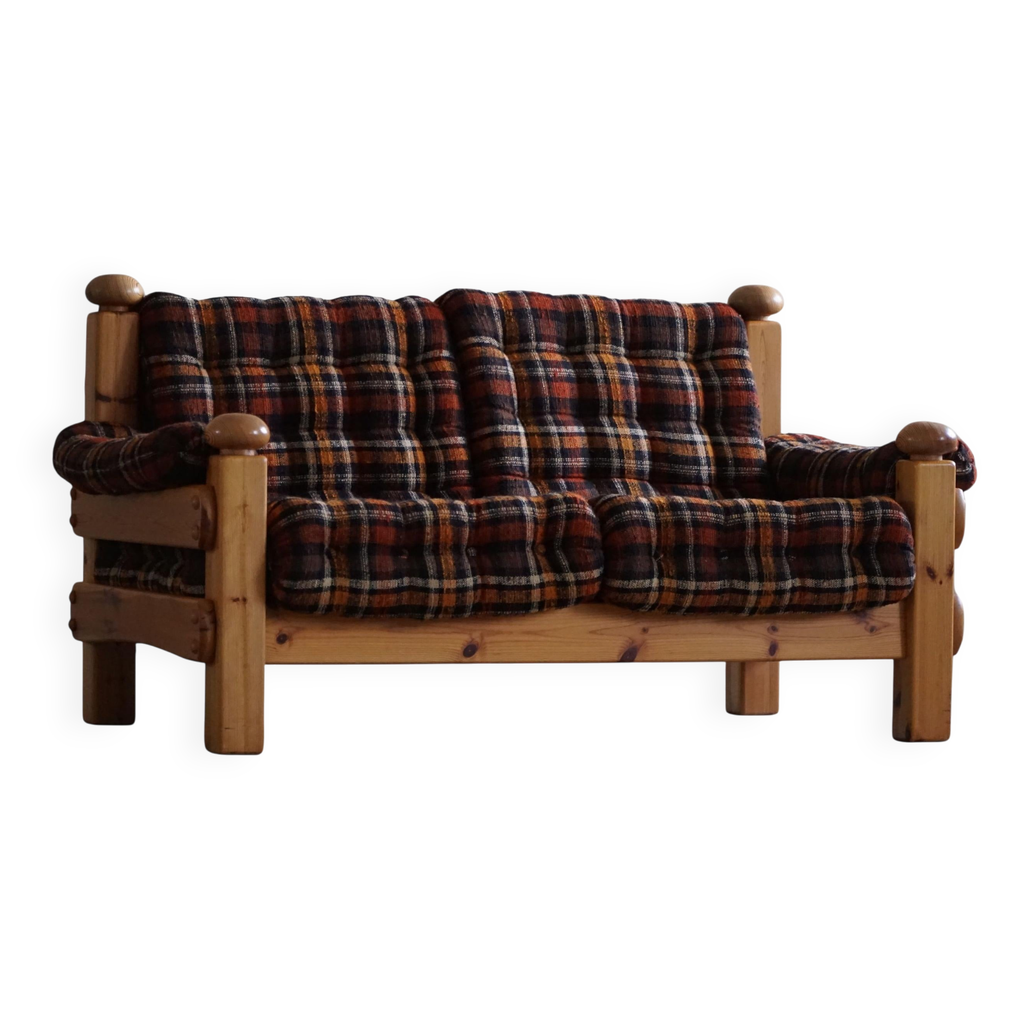 Modern Swedish brutalist two-seater sofa in solid pine, made in the 1970s.