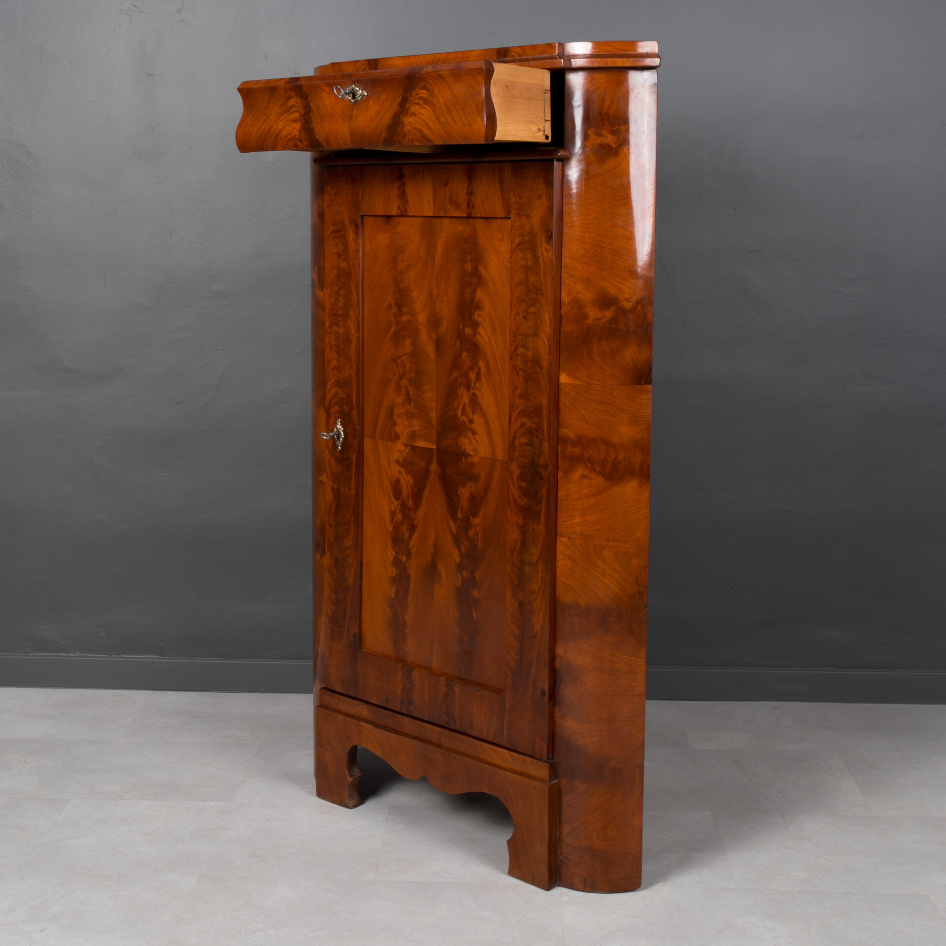 Biedermeier Corner Cabinet, 19th Century, Fully Renovated