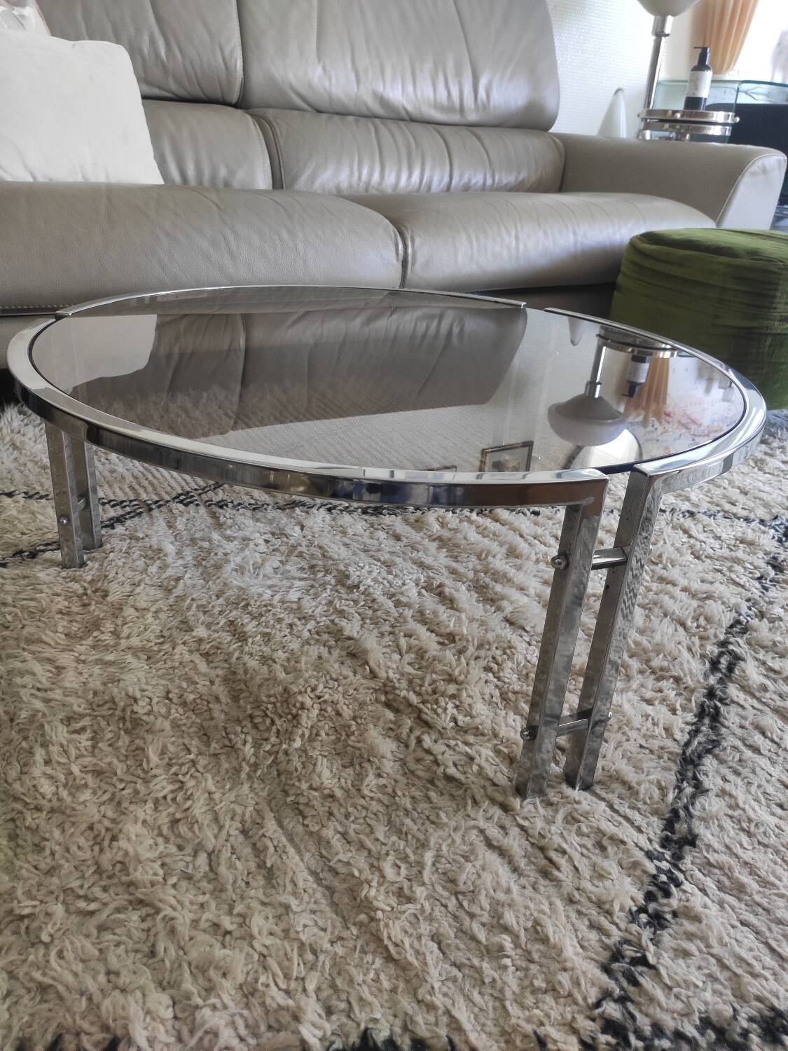 Round coffee table in smoked glass with chrome legs