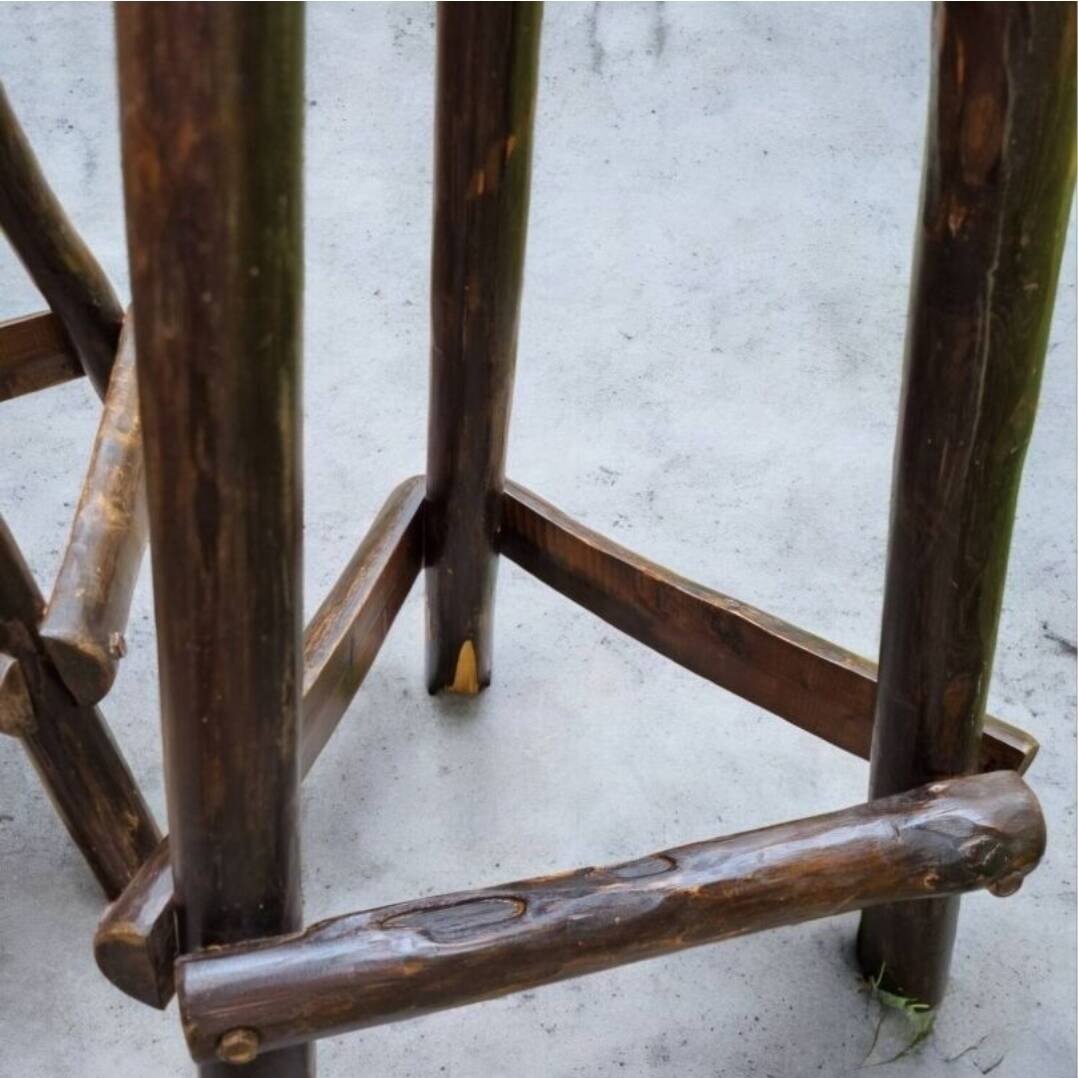 Paire de tabourets hauts brutalistes