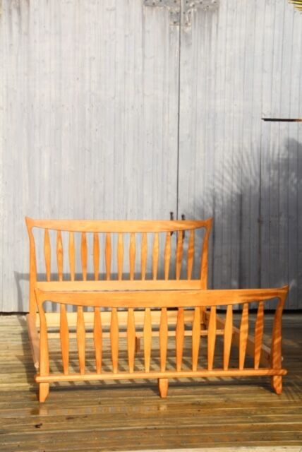 Bed of Guillerme and Chambron solid light oak France 1970