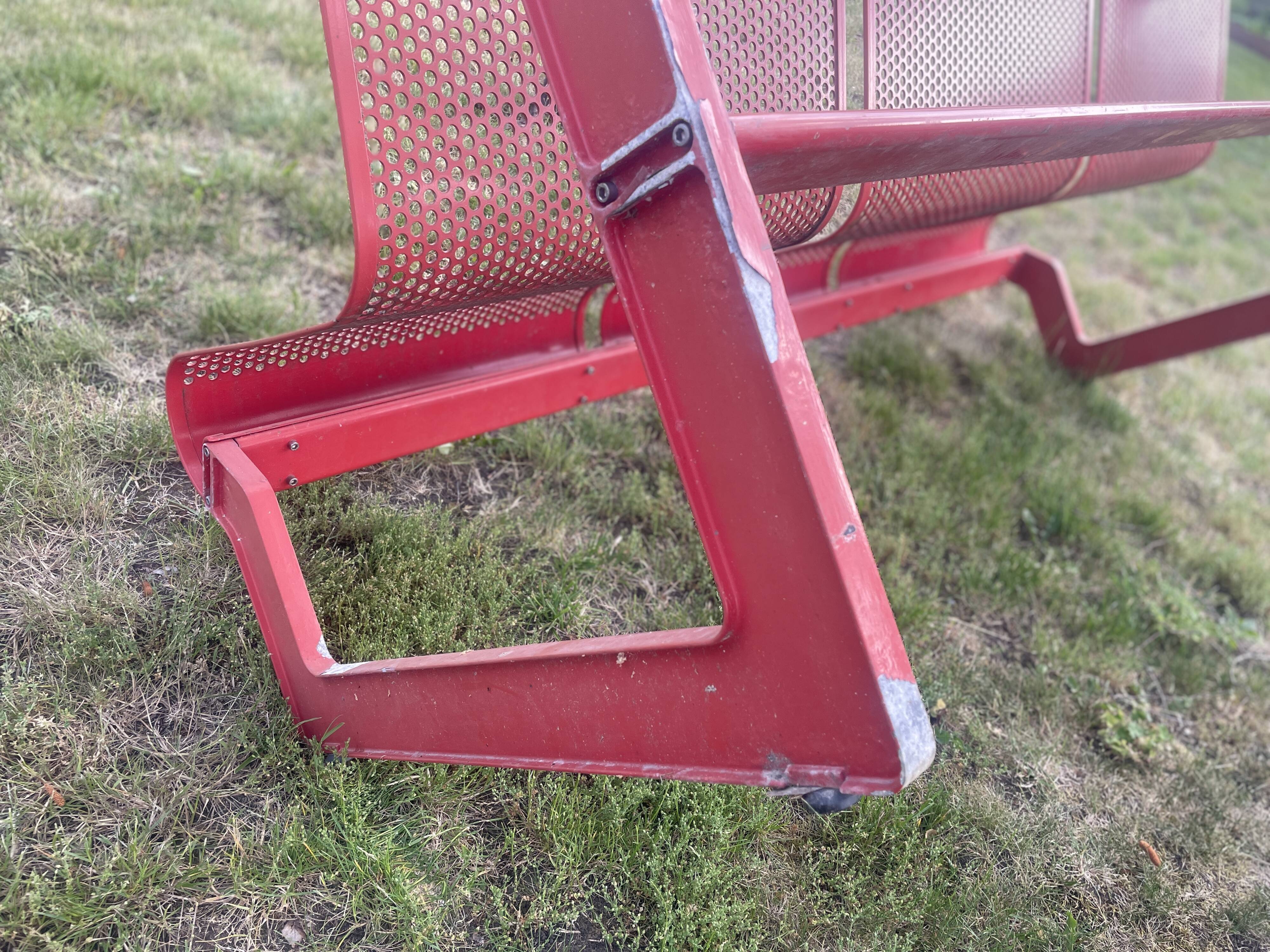 "Lagos" bench original by Artifort, designed by Nel Verschuuren, Netherlands.