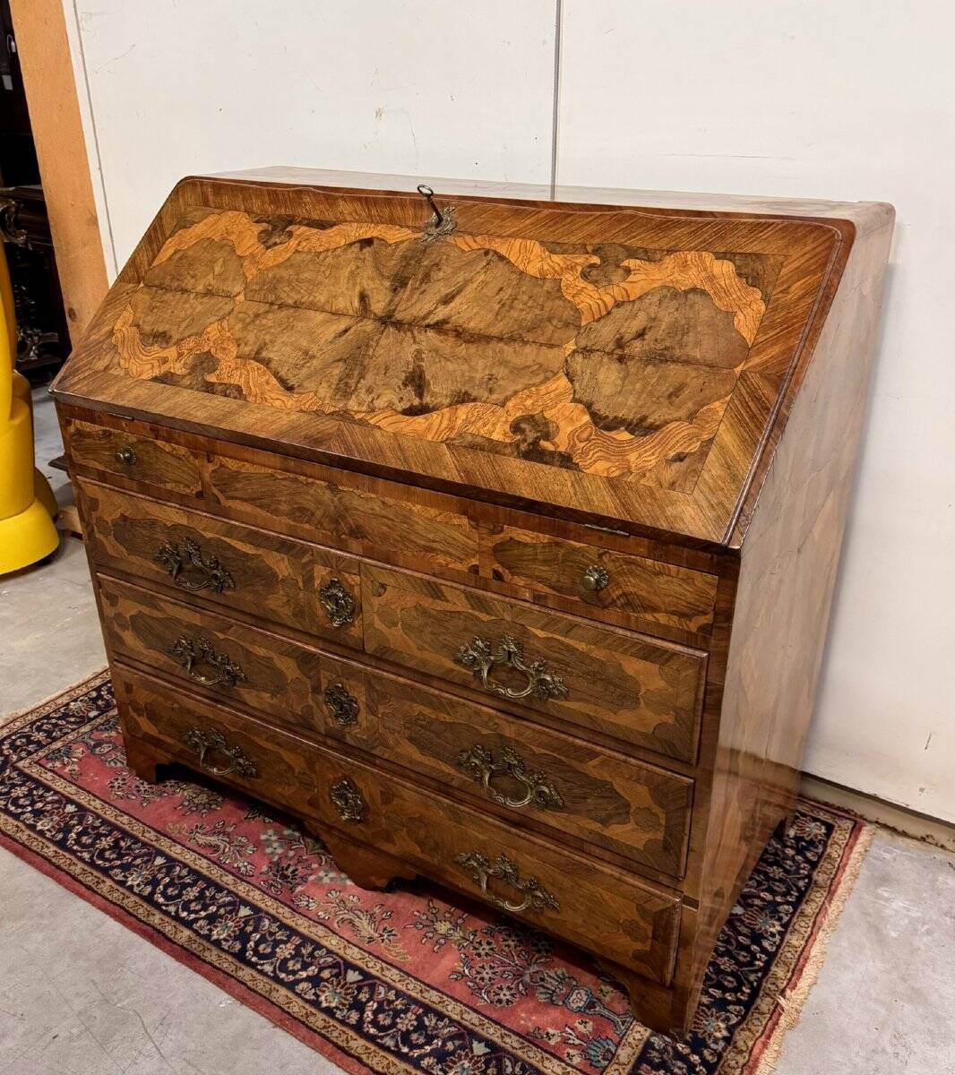 Bureau - commode ou commode scriban époque Louis XV en marquéterie