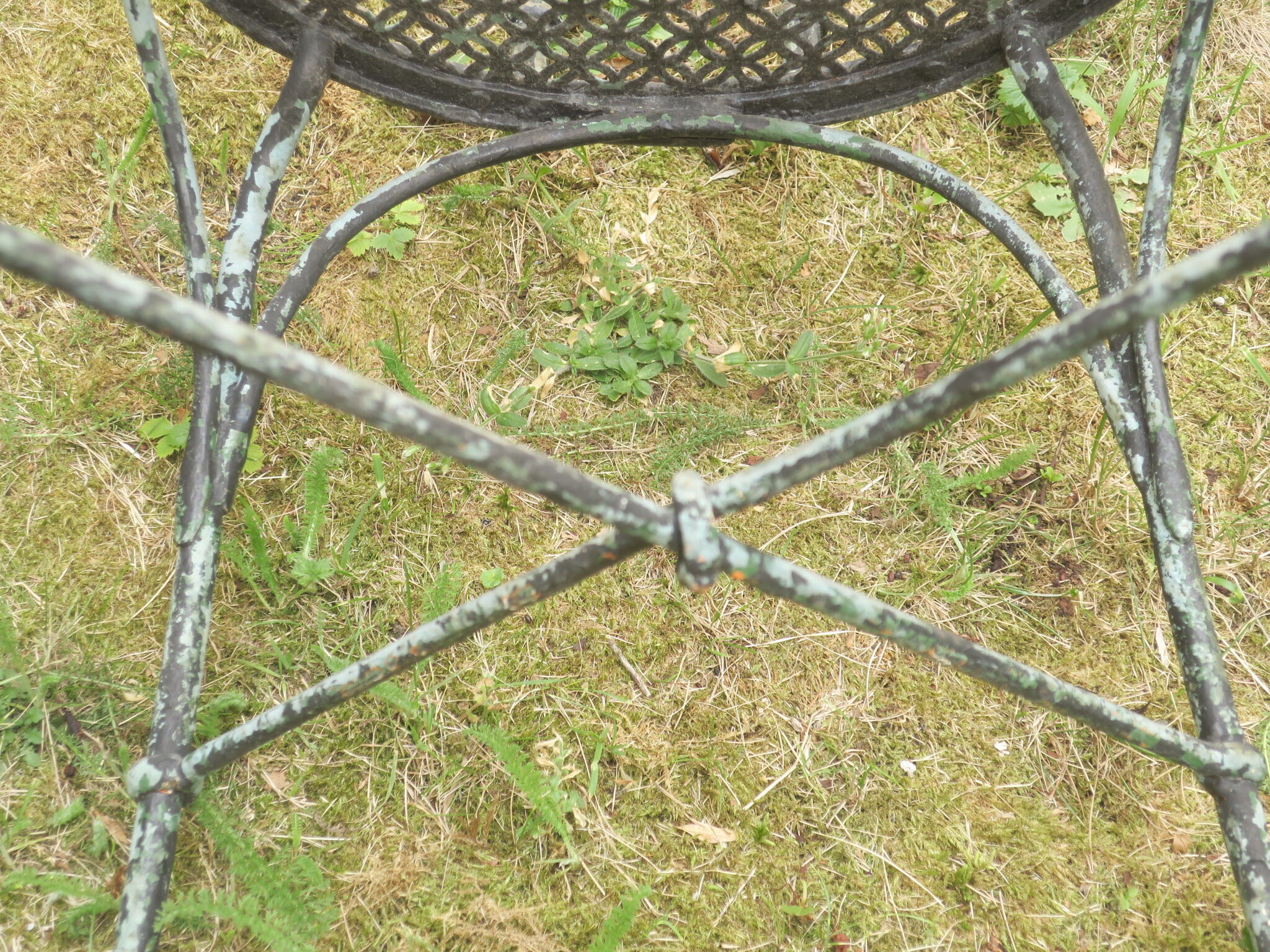 Antique wrought iron garden chairs, set of 2