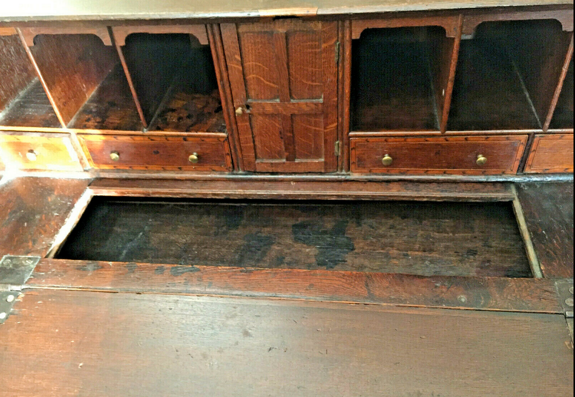 English oak scriban early 18th. Queen Anne Slope Office