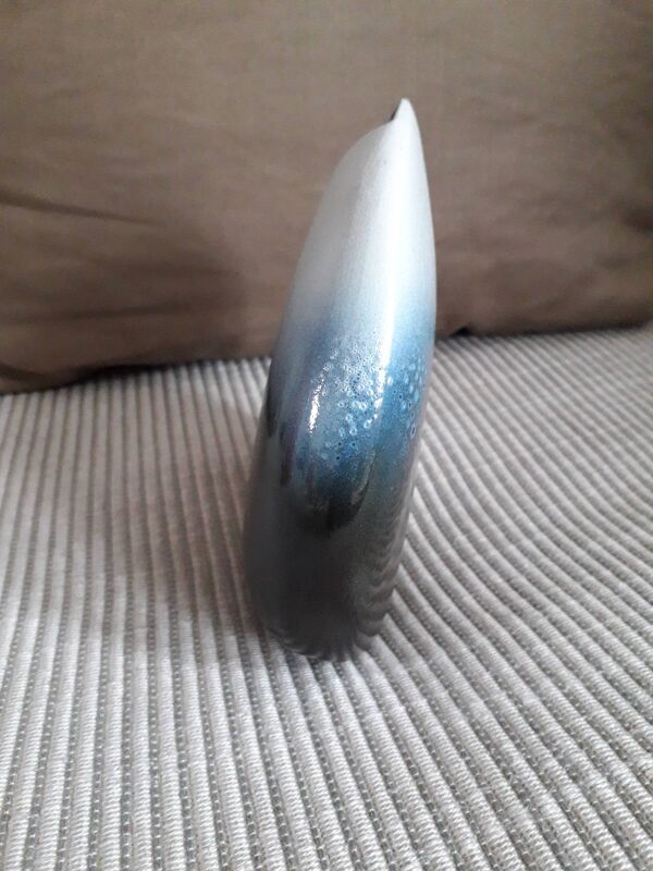 Vase vintage très original signé Mb