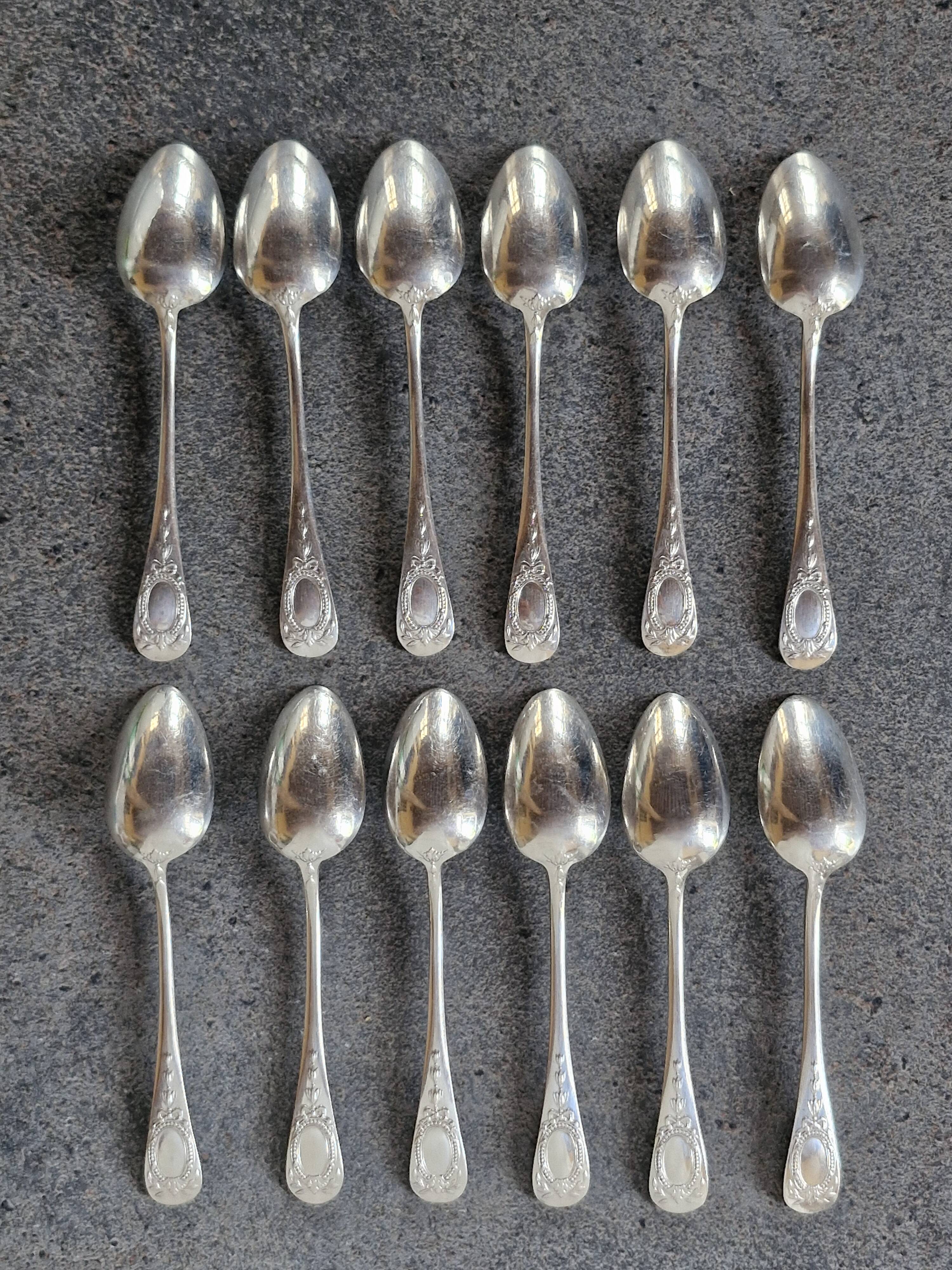 12 cuillères à café