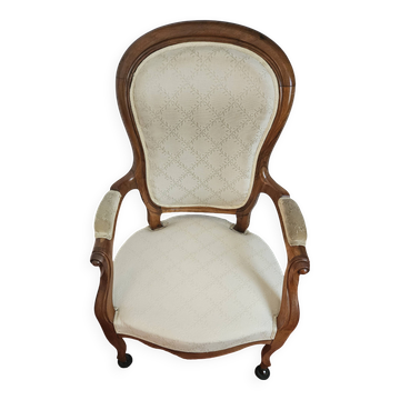 Fauteuil Louis Philippe en bois de noyer tapisse blanc écu