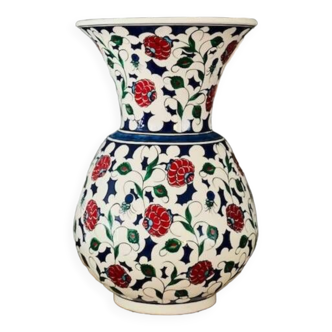 Hand painted ceramic vase from Iznik Türkiye