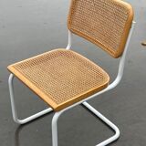 Chaise Cesca modèle b32 en blanc et bois par Marcel Breuer