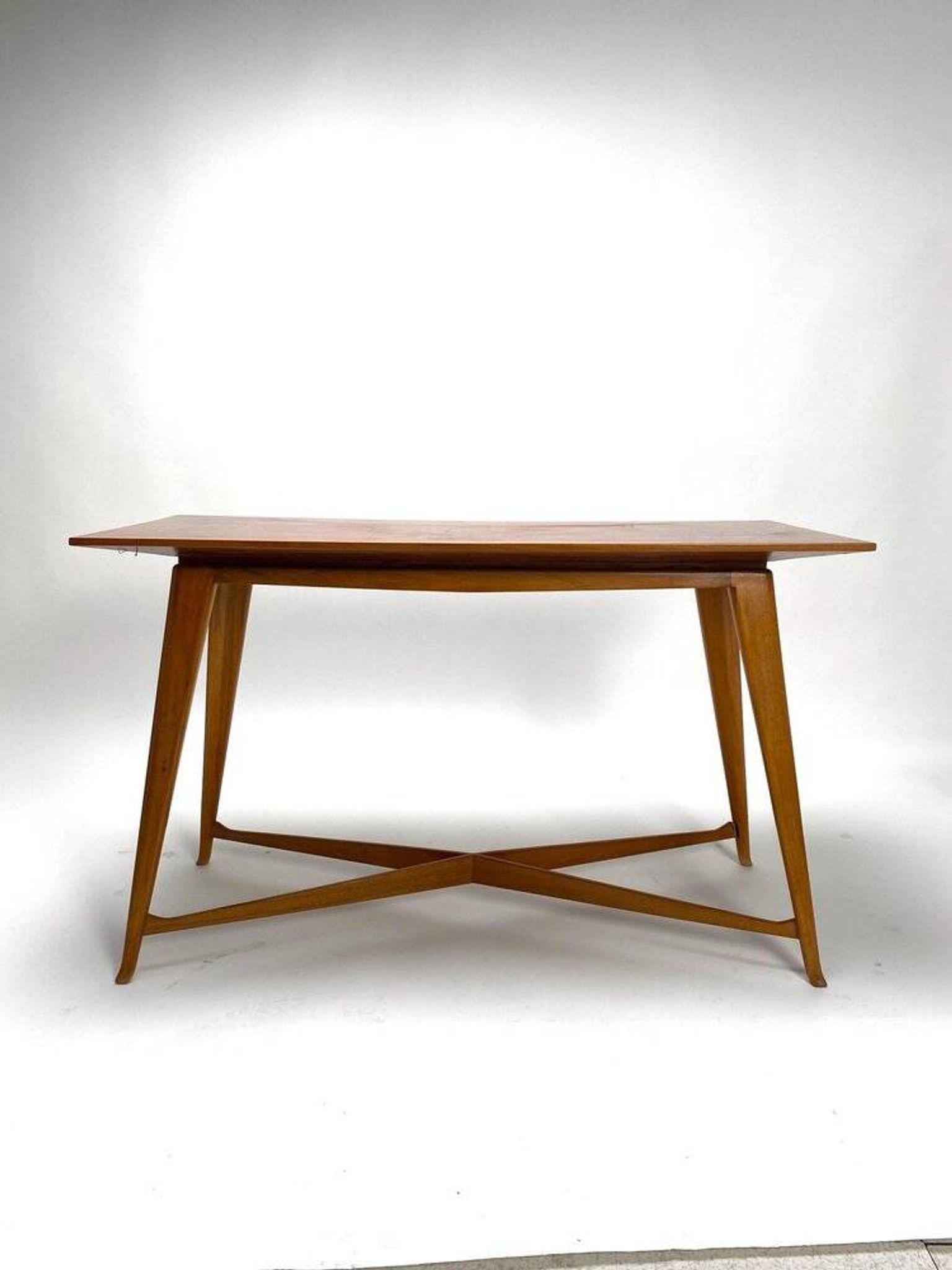 Table basse en bois dans le style de Gio Ponti, Italie, années 1950