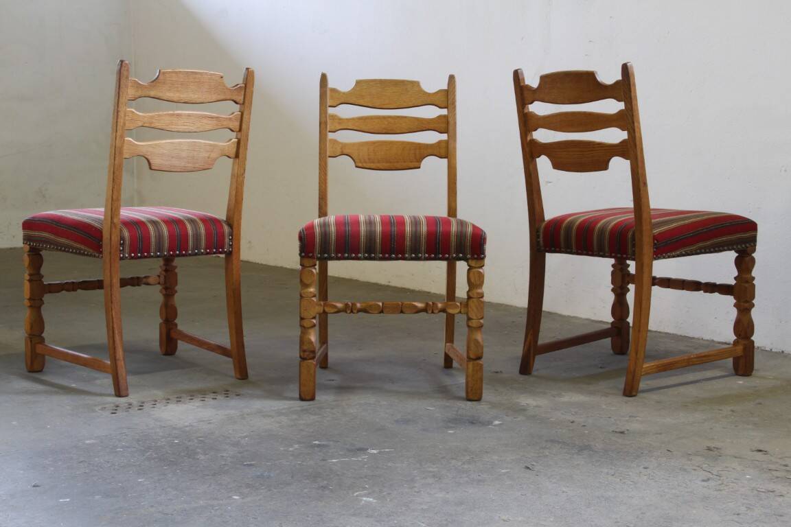 Vintage 1960s Danish farmhouse oak dining chairs in the style of Henning Kjærnulf