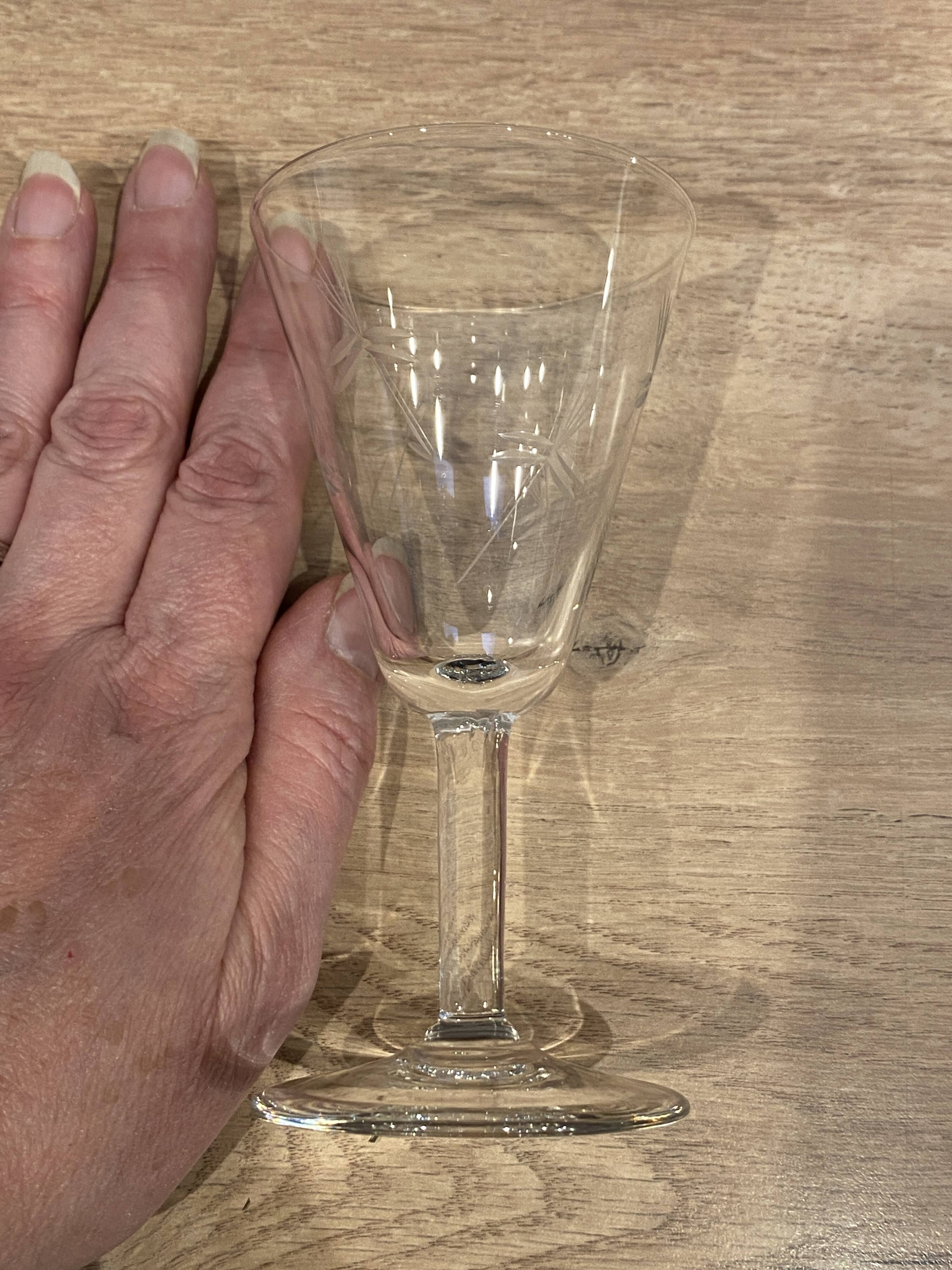 Set of 6 engraved wine glasses