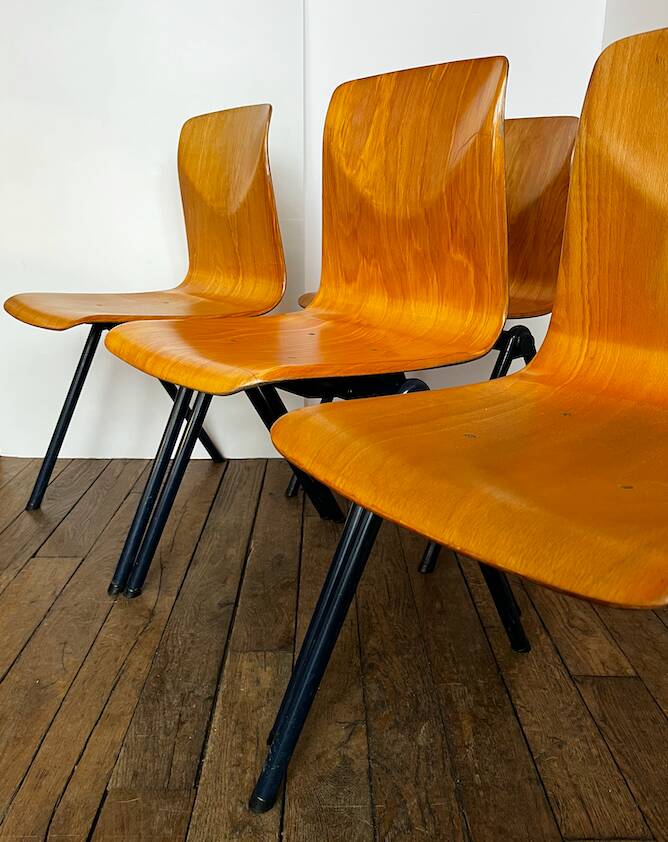Set of 4 Pagholz Galvanitas chairs in light wood.