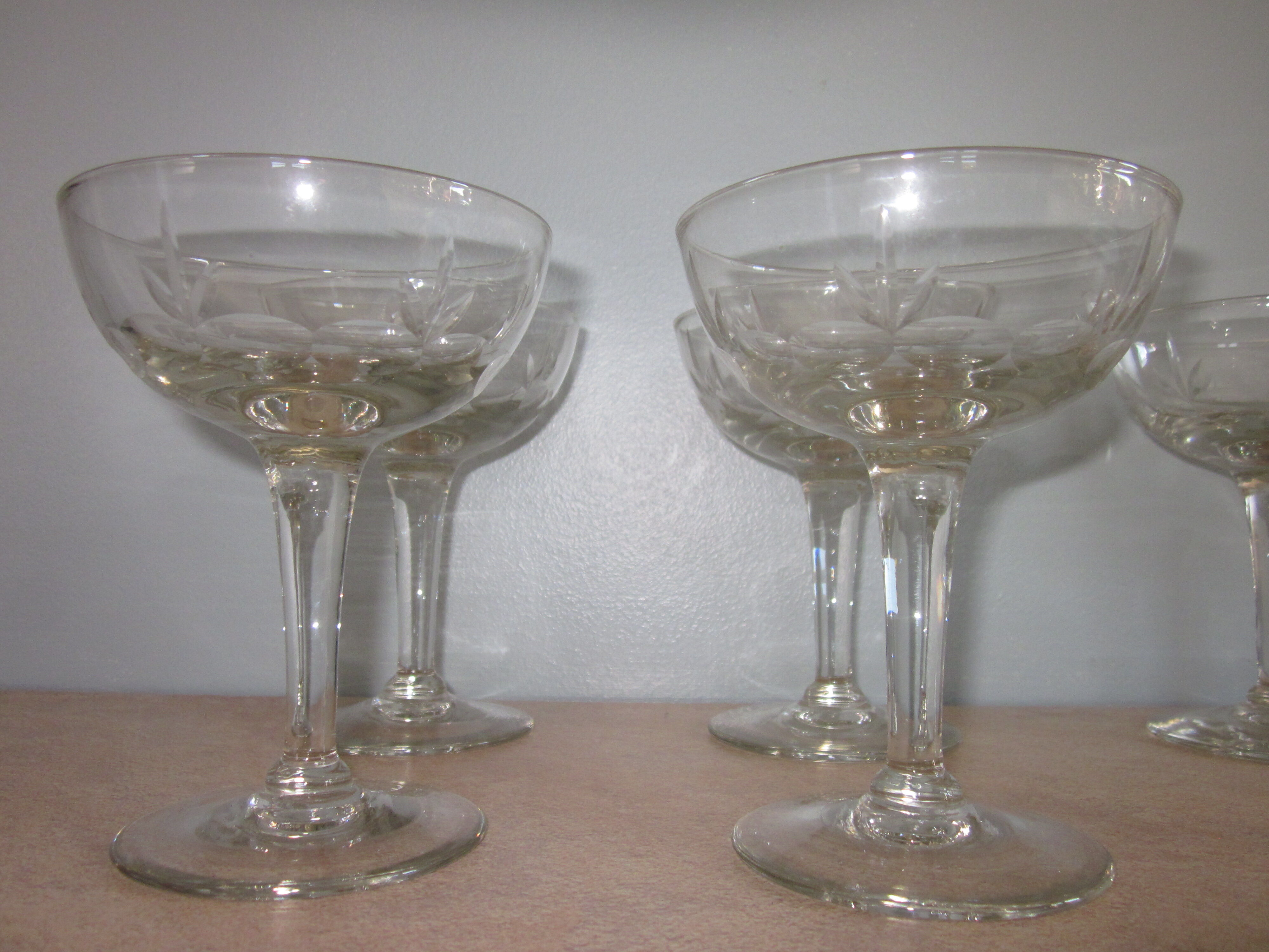 Lot de 10 coupes a champagne ancienne en verre taillè