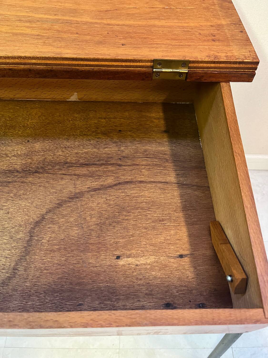 Folding wood and metal school desk