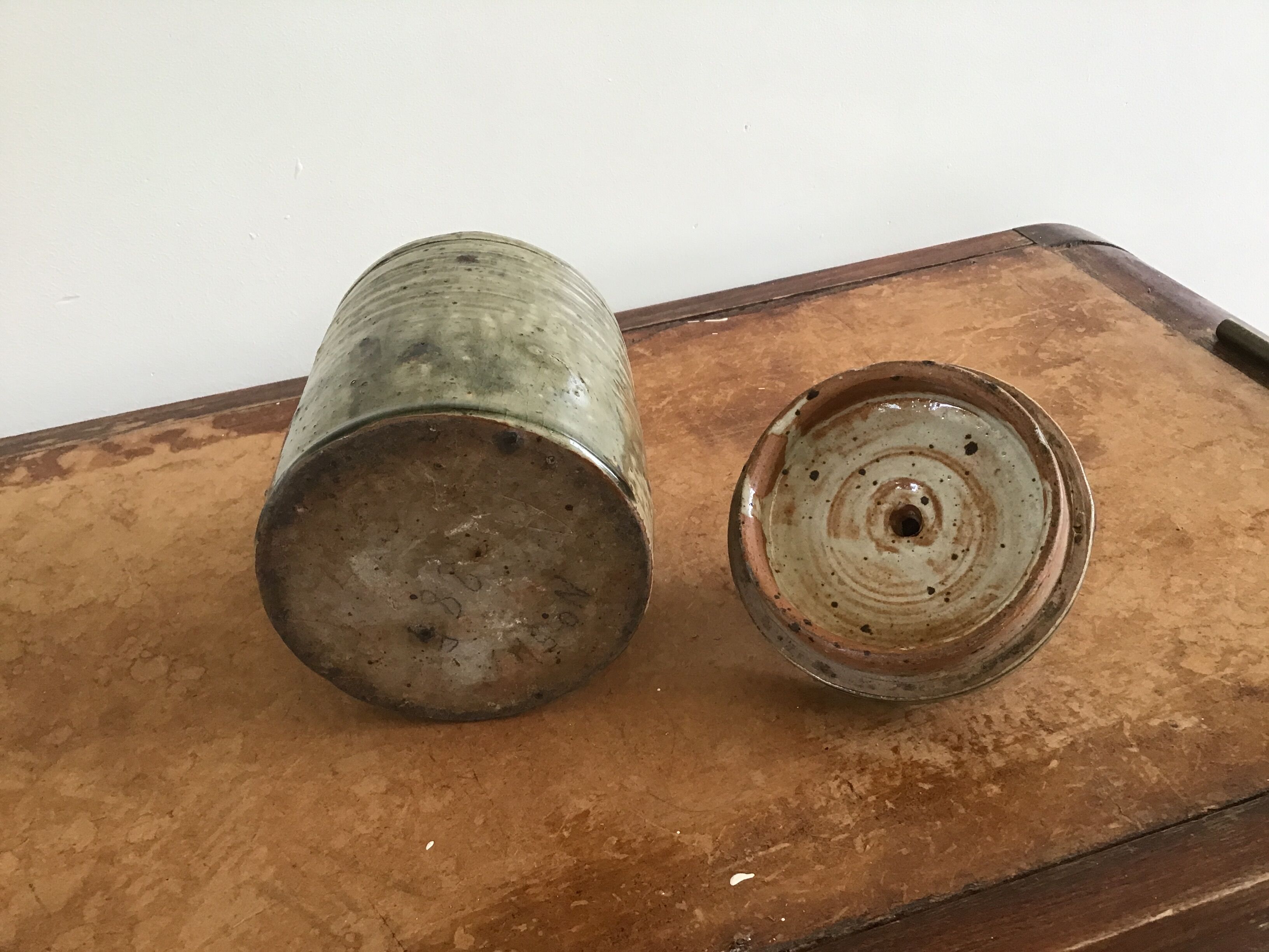 Glazed stoneware tobacco pot