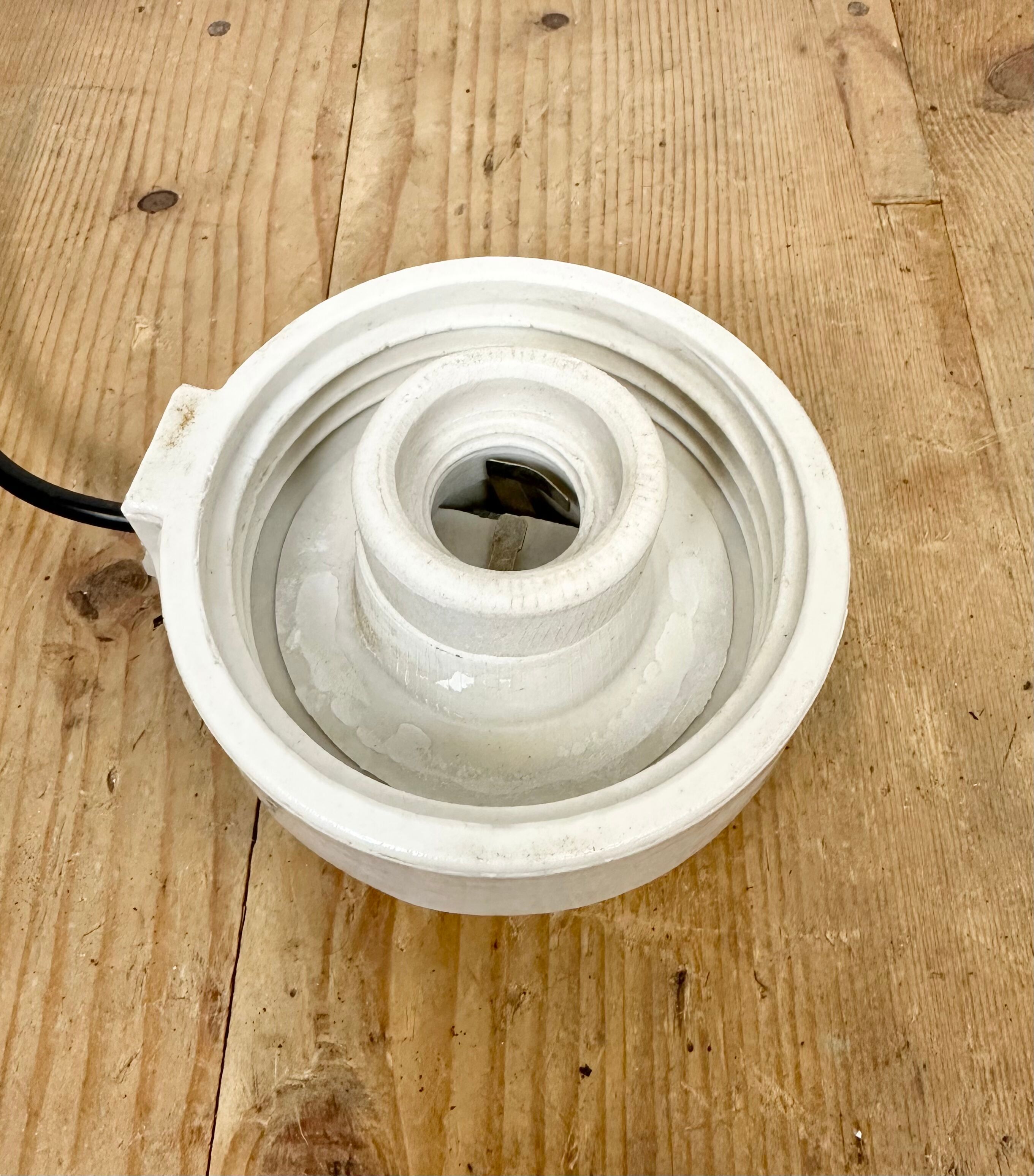 Suspension en porcelaine blanche vintage avec verre dépoli, années 1970