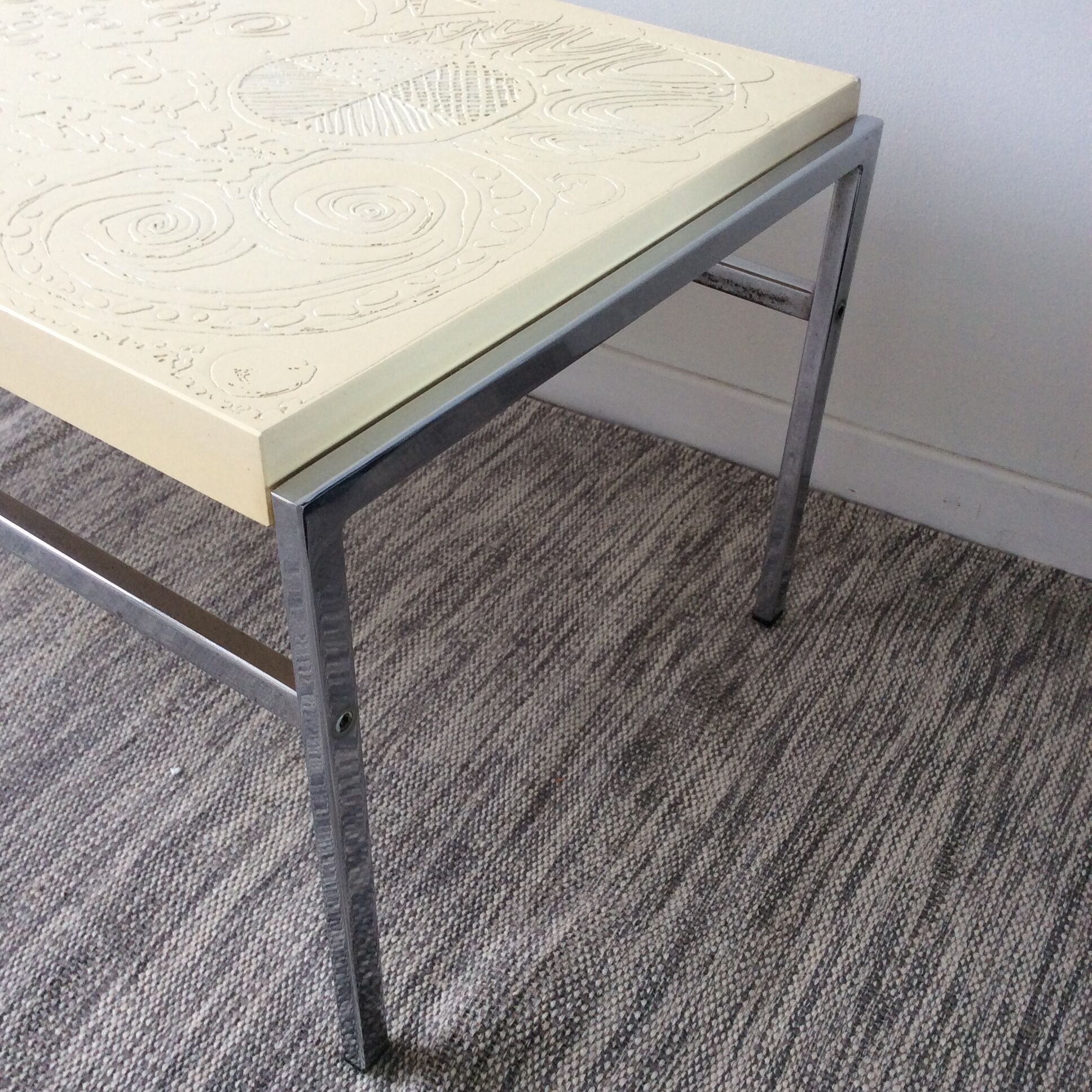 Vintage coffee table 70 in molded resin and chrome metal