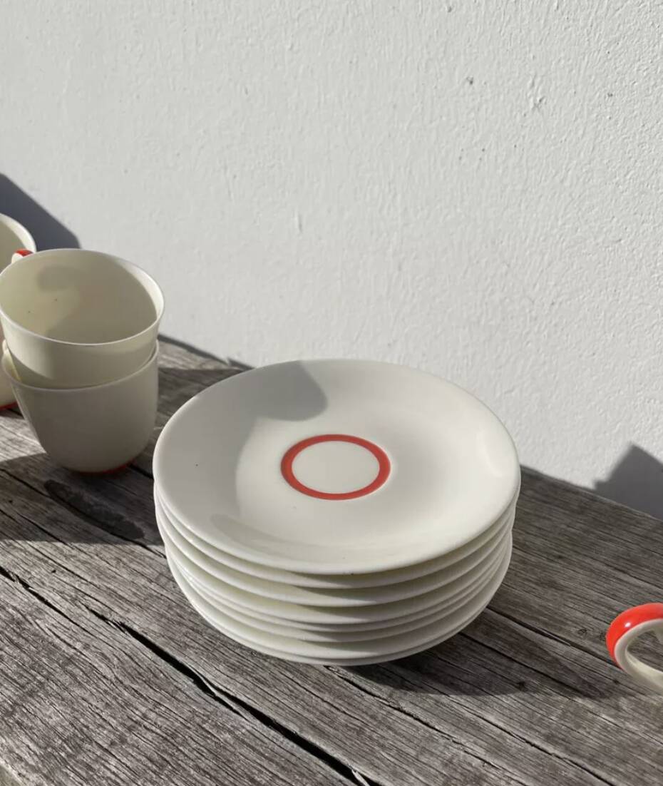 8 tasses en porcelaine fine blanche de Limoges Art déco