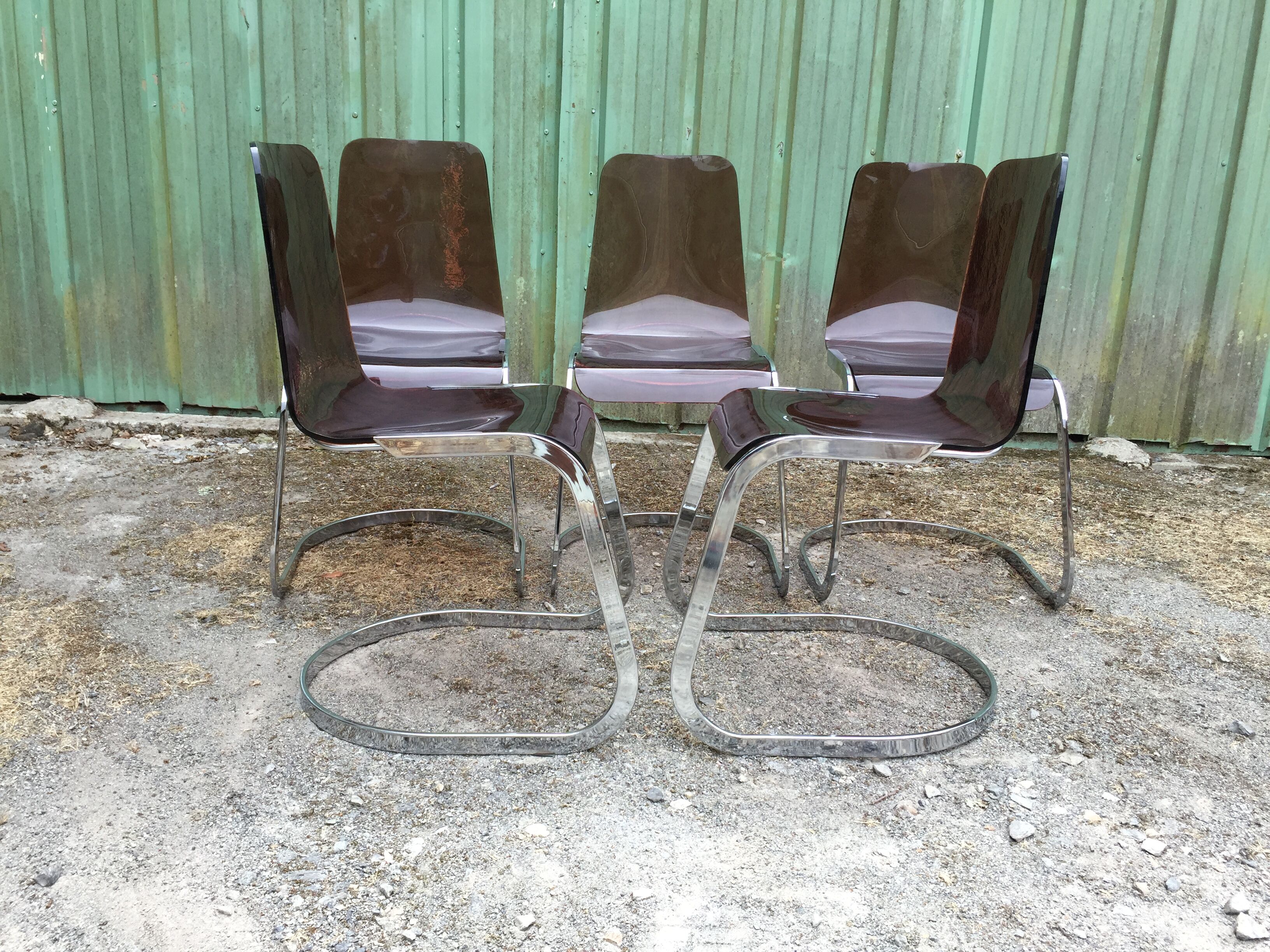 Chairs in plexiglas with chrome metal base