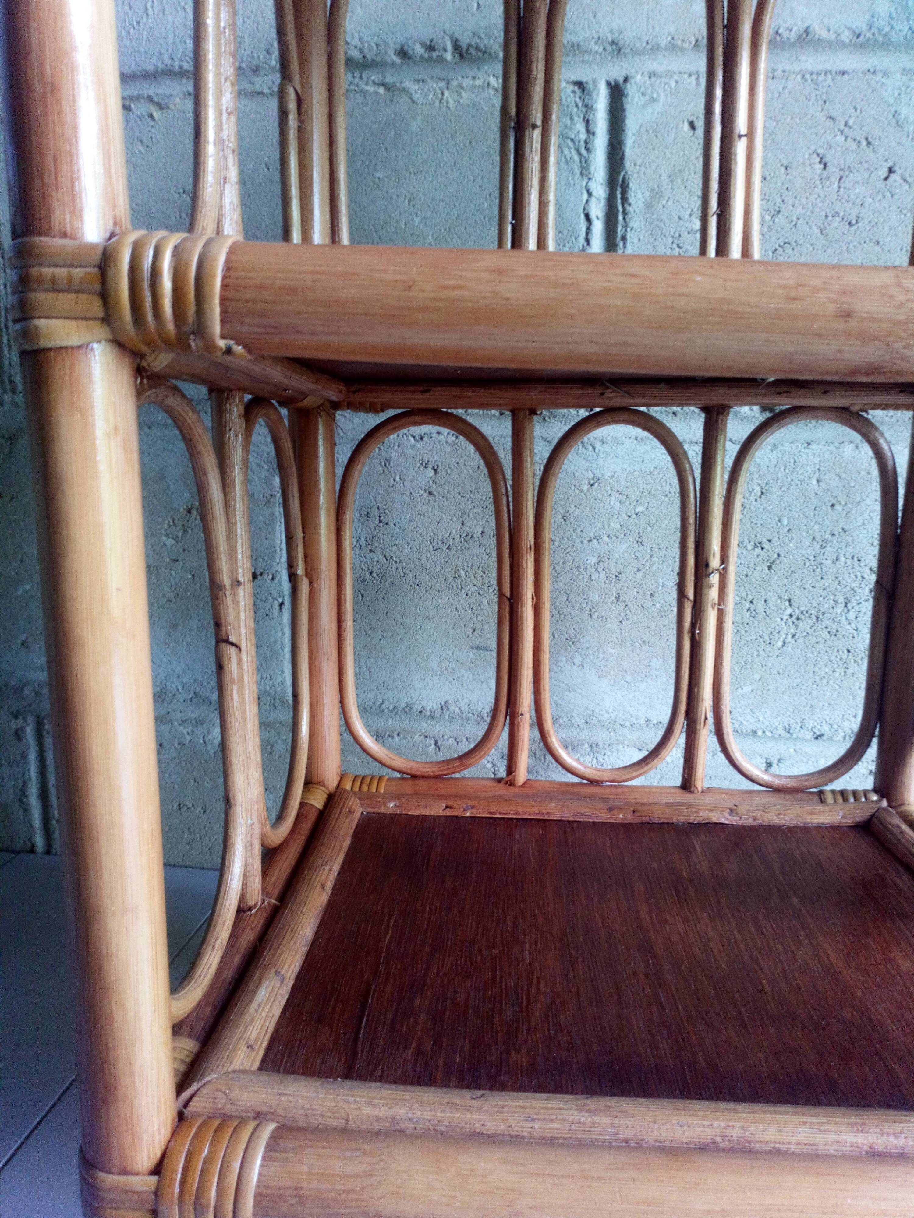 Shelf selette on wooden feet and vintage rattan