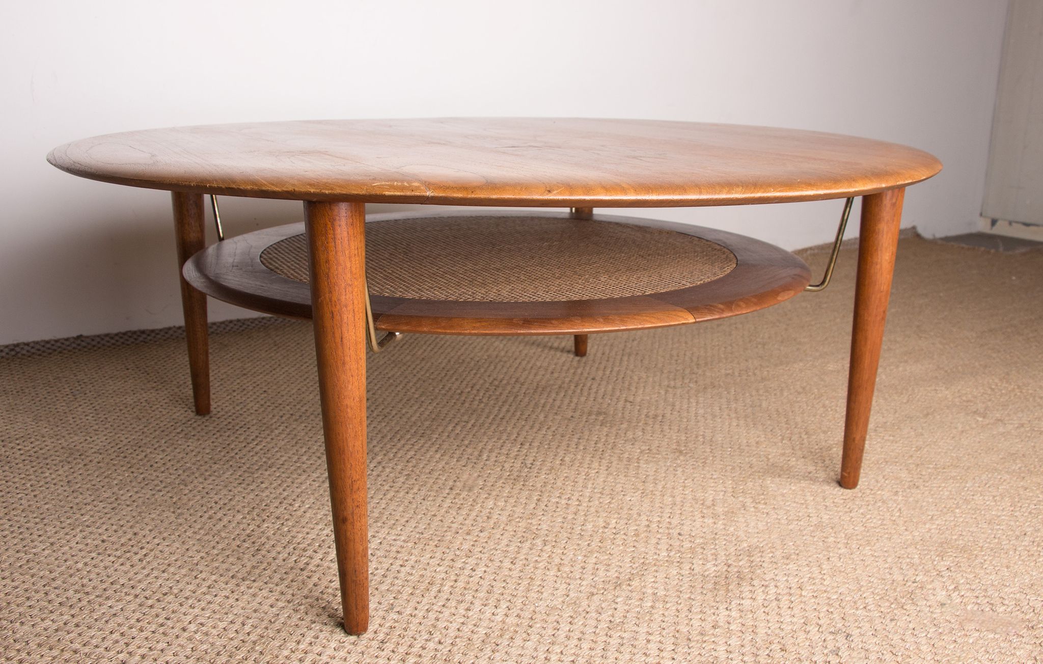 Round coffee table, two levels, danish in teak, brass and cannage