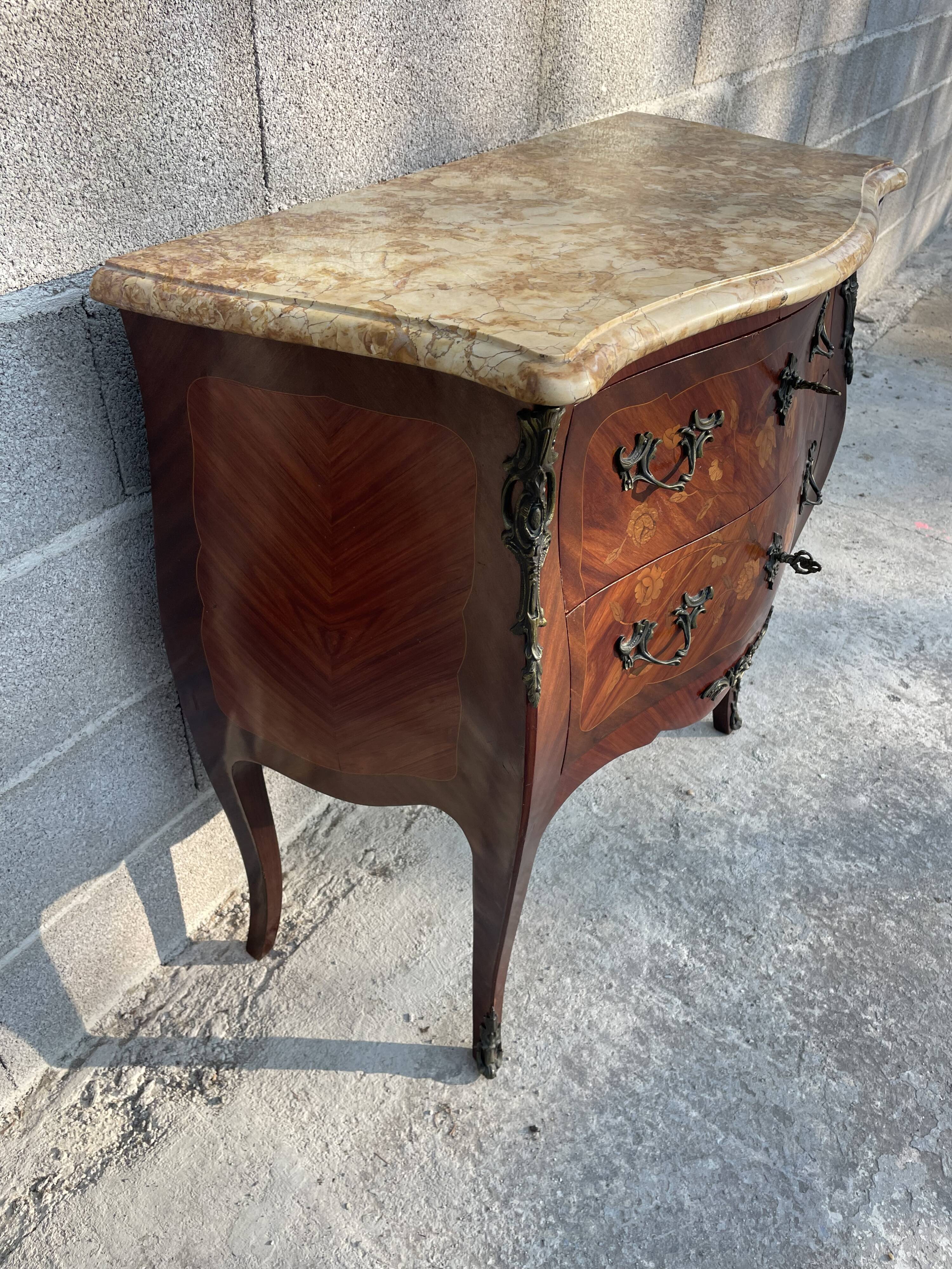 Rosewood chest of drawers