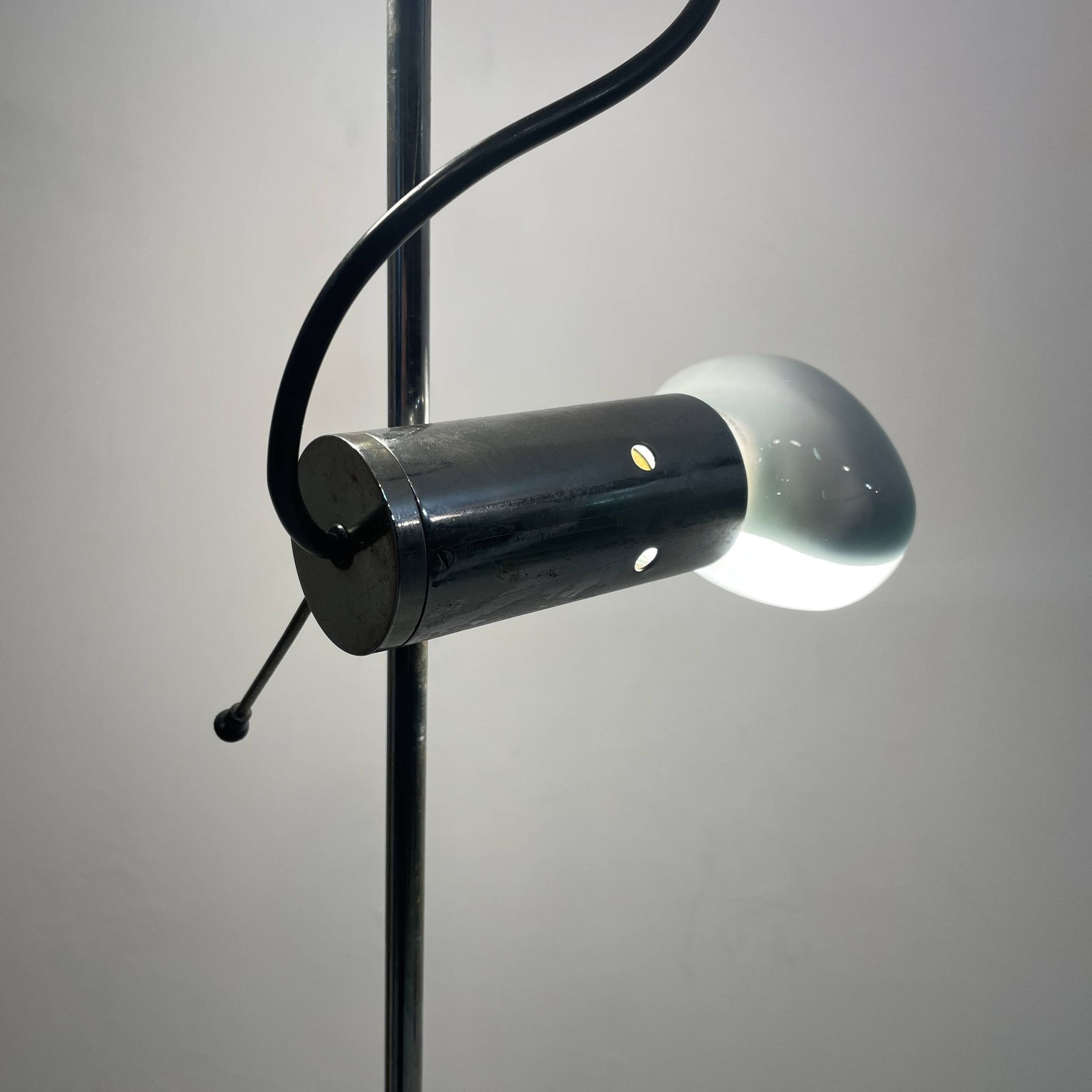 lampe de sol par Tito Agnoli pour O'luce