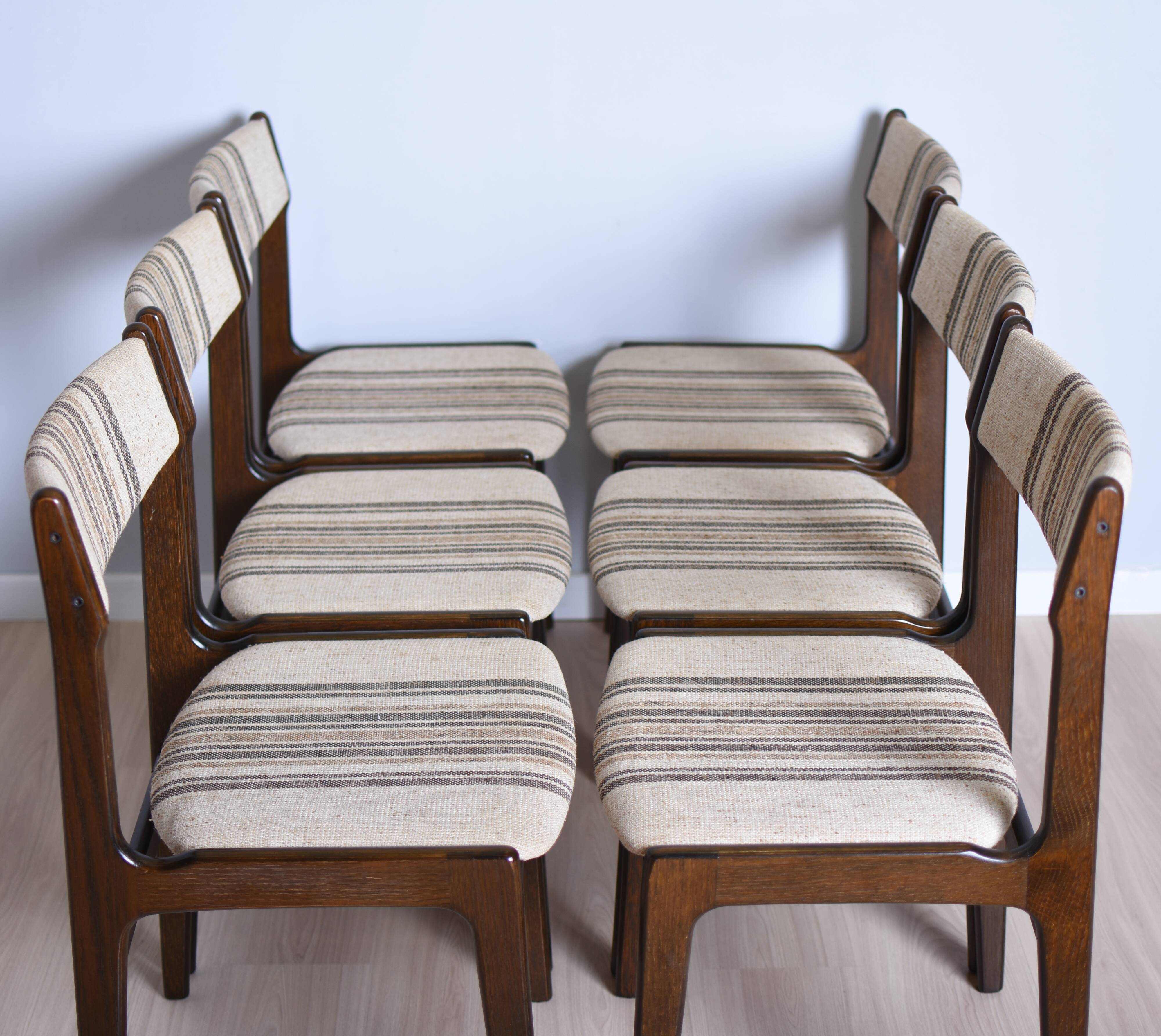 Komplet sześciu krzeseł proj. E Buch, Dania, 60s