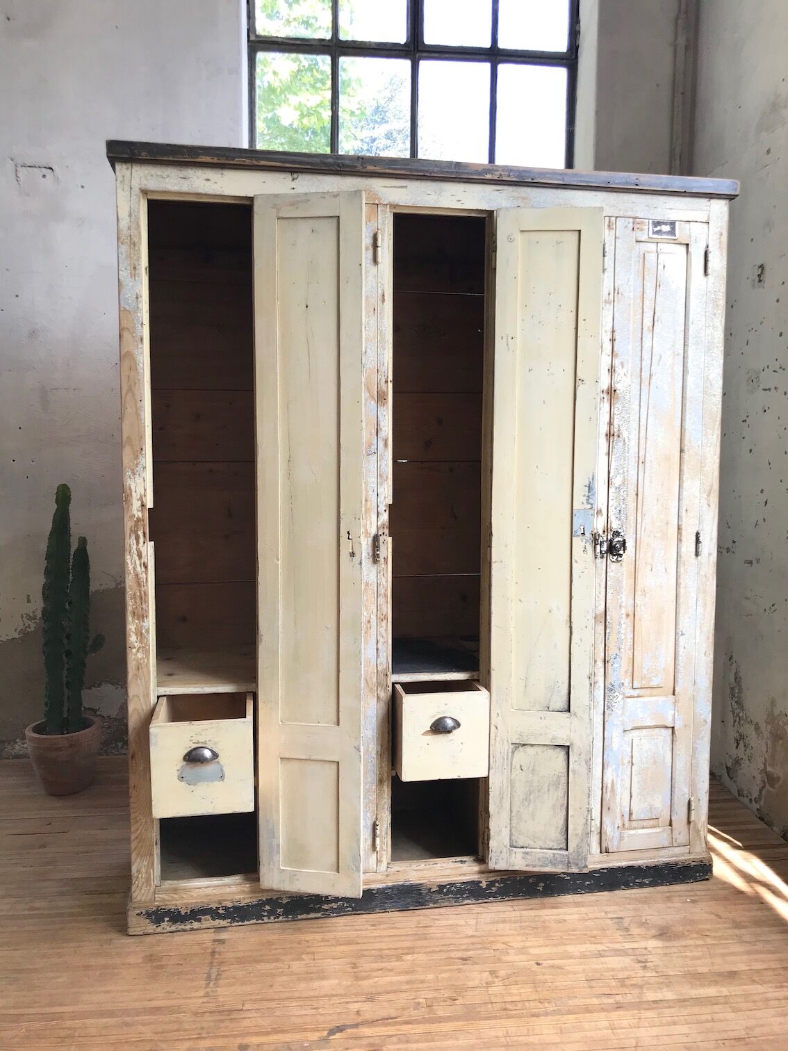 Wooden workshop vestiary