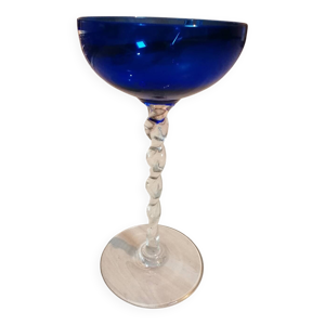 Coupelle bleue sur pied