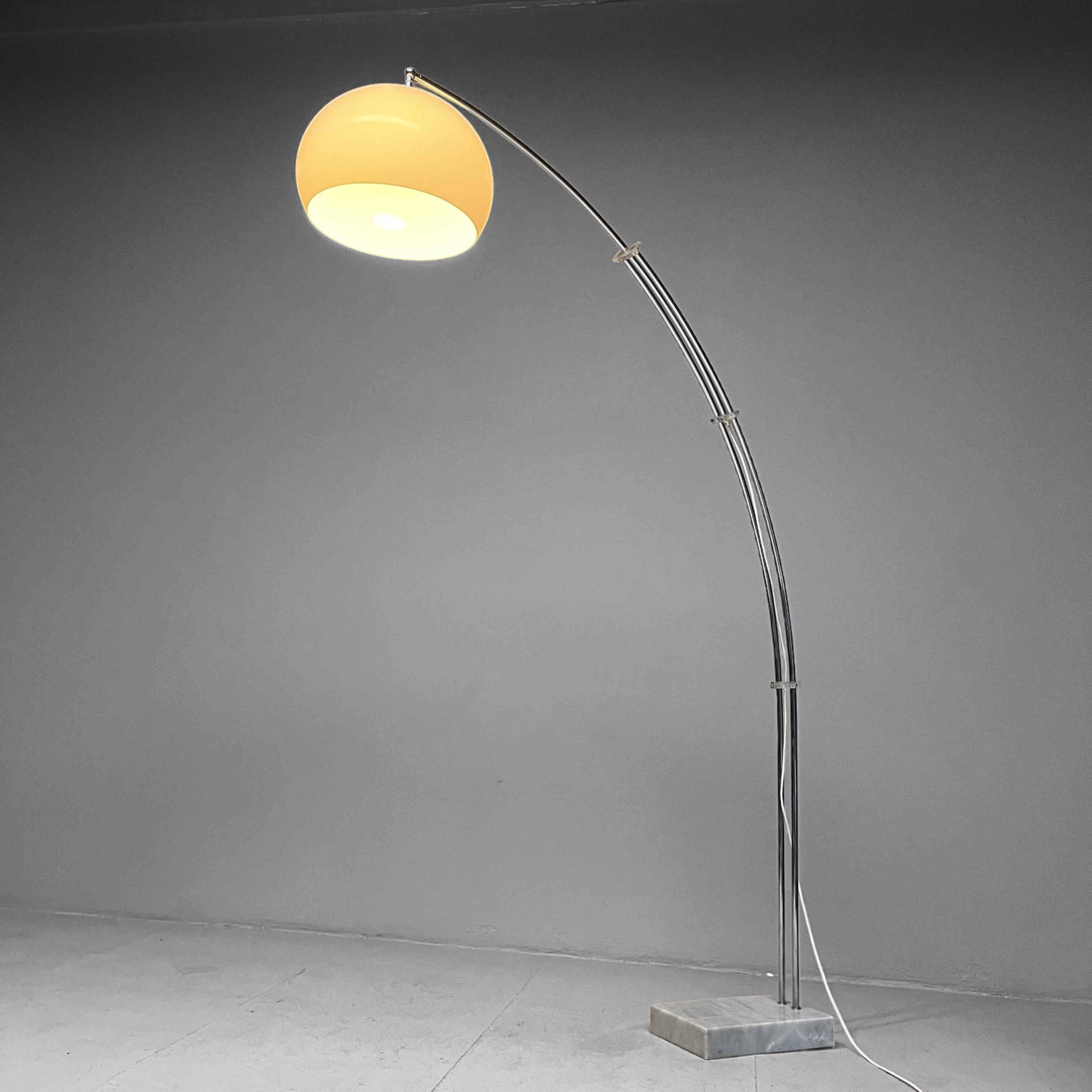 Harvey Guzzini floor lamp Arch with marble base, Italy, 1970