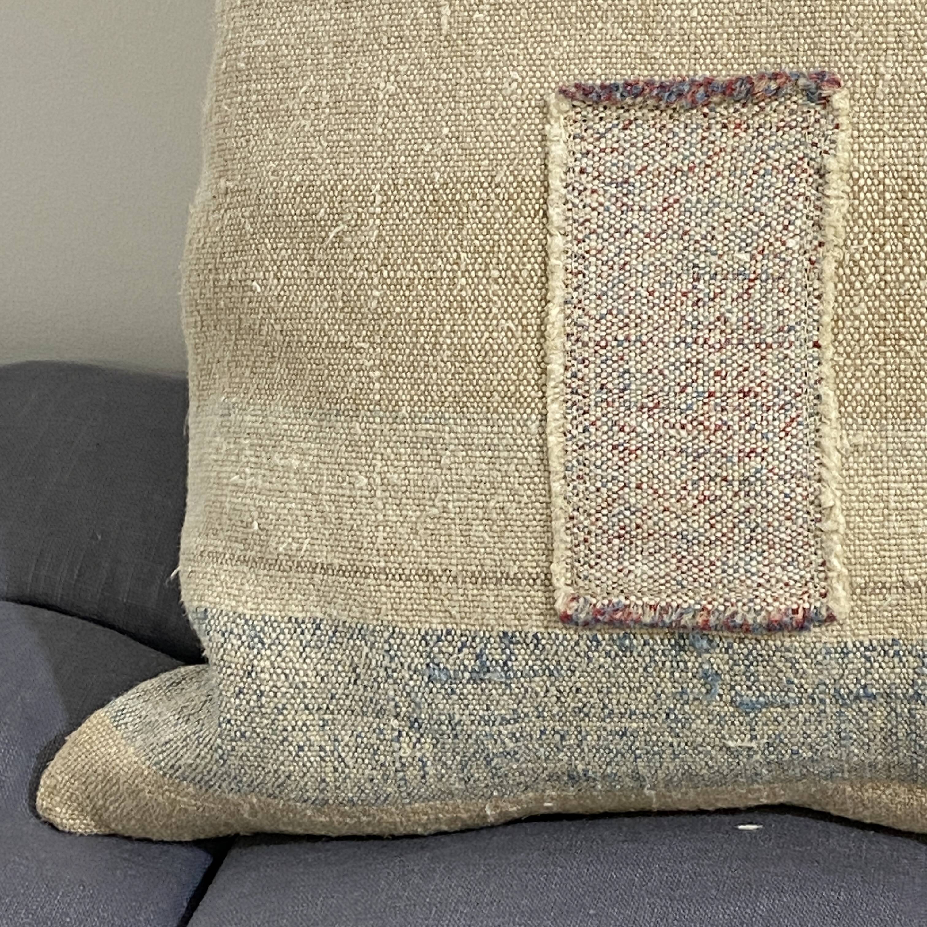 Coussin artisanal en toile ancienne style Kilim