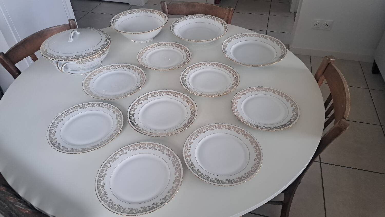 Luxury porcelain service