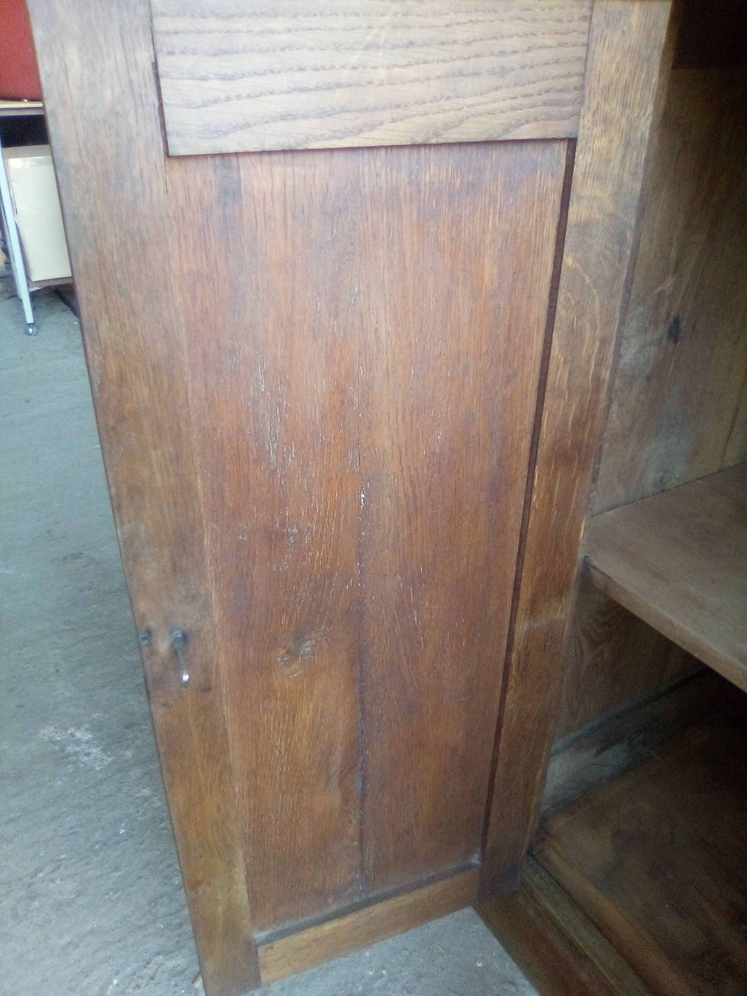 Parisian 2-door oak buffet
