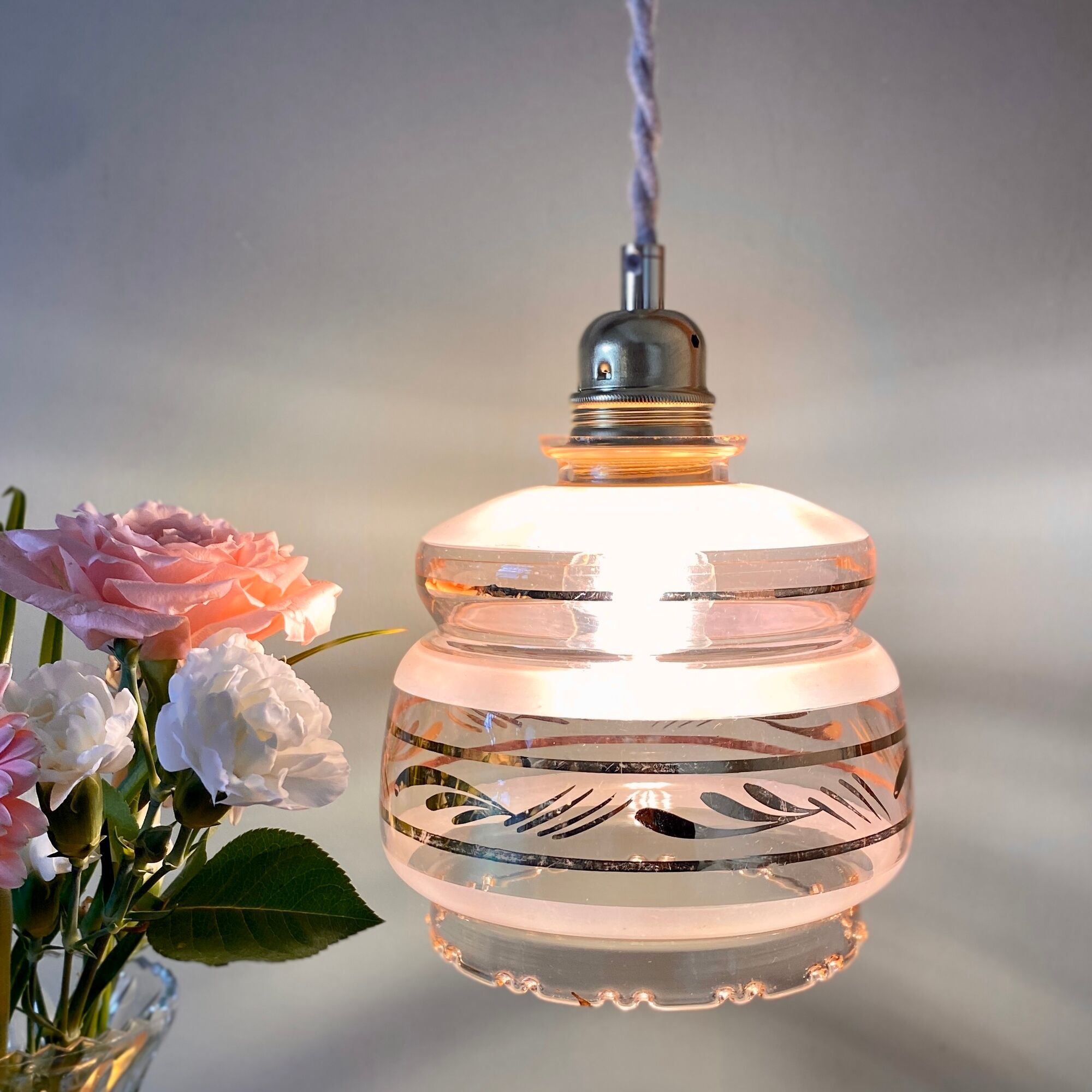 Suspension tulipe vintage art déco en verre rose et doré