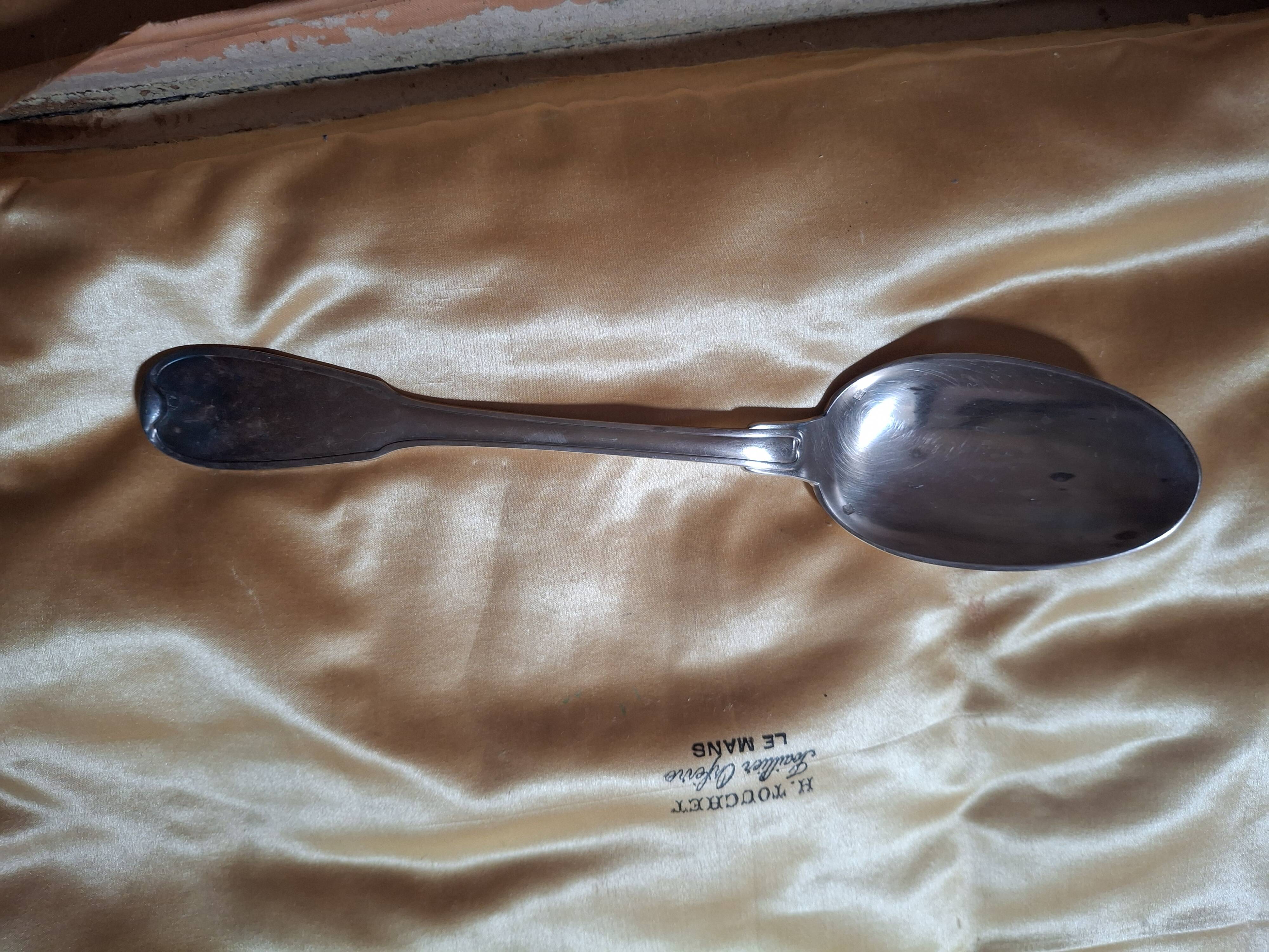Silver cutlery set