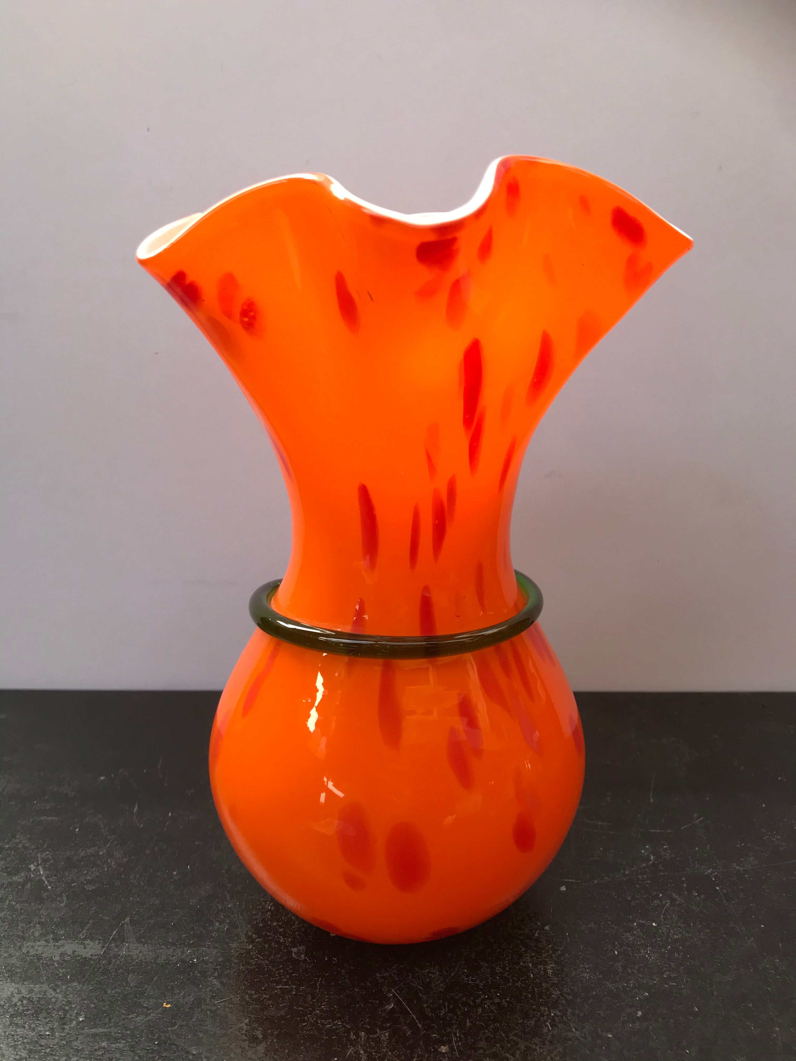 Vase verre multicouche orange col corolle vintage