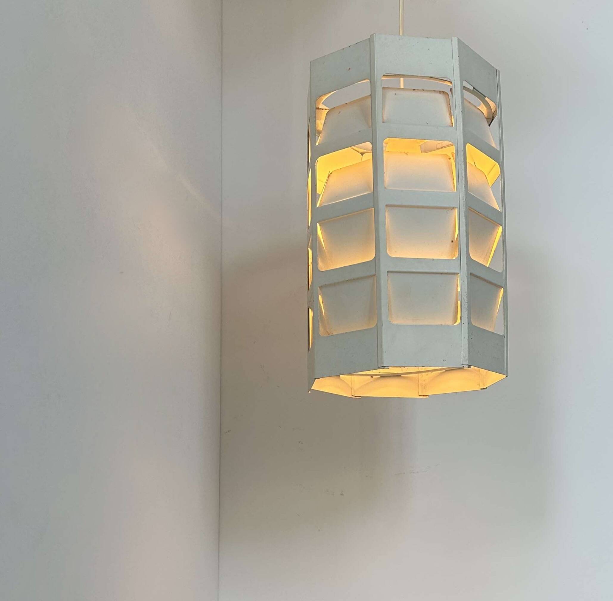 Vintage pendant light by Poul Gernes, matt white lacquered metal, by Poulsen Denmark 1960.
