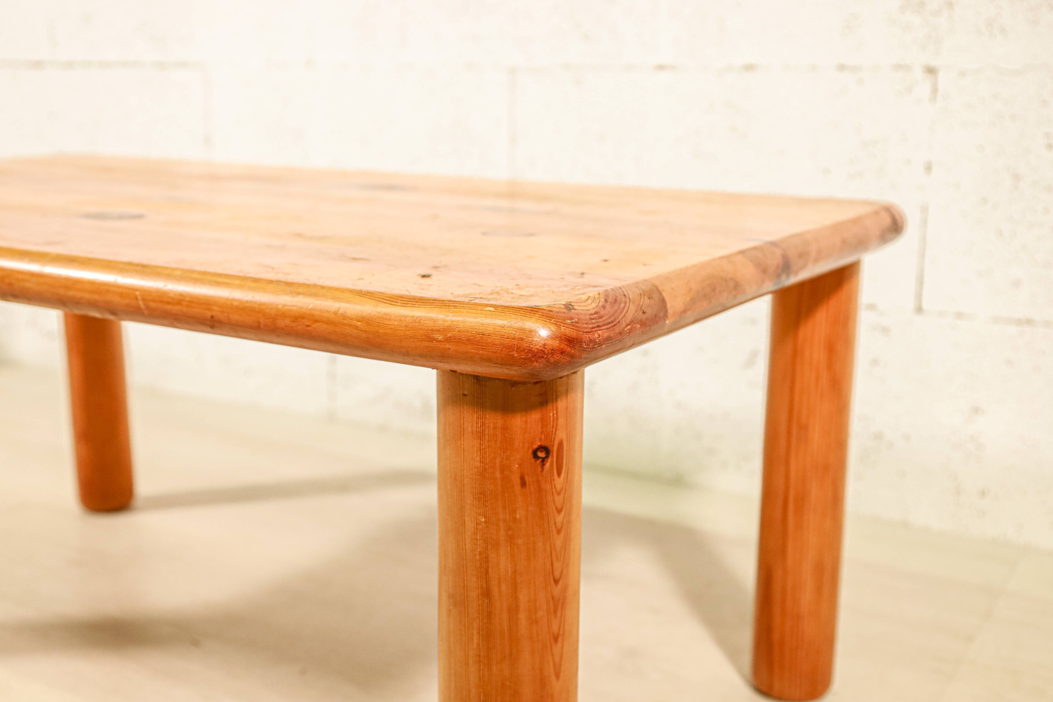 Table basse pin sélection Charlotte Perriand Les Arcs