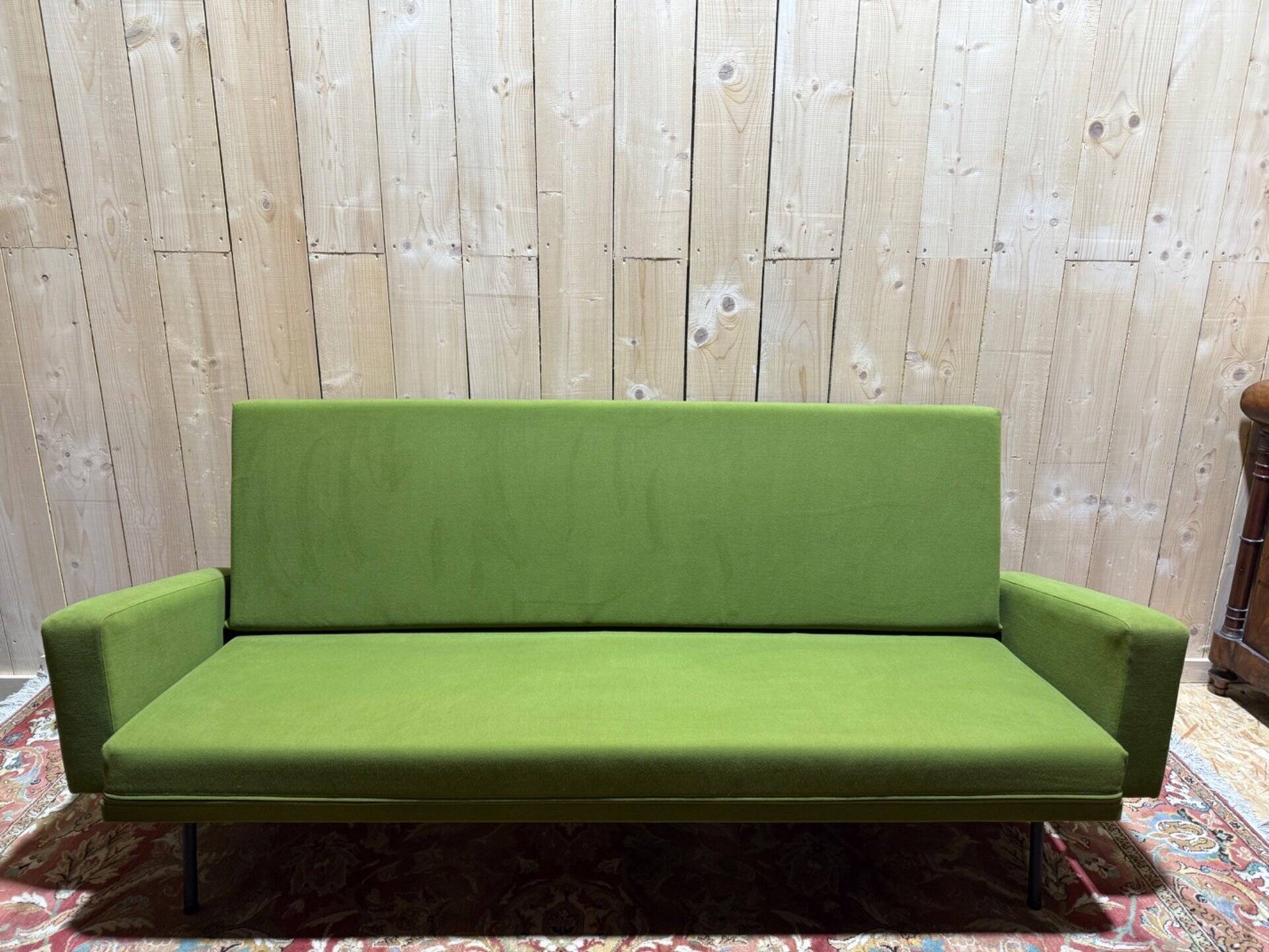 Salon Pierre Guariche pour Airborn G10