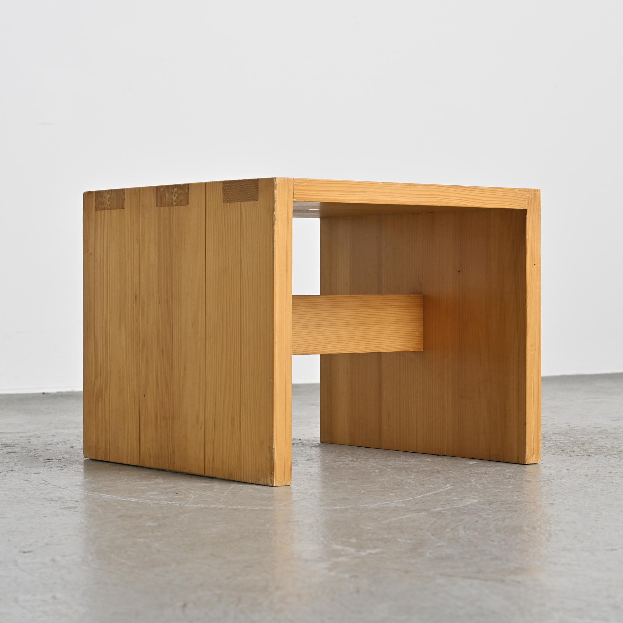 Occasional table in solid pine, Les Arcs, France, around 1970.