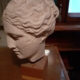 Statuette