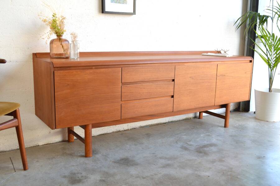 Curved enfilade by White & Newton * 208 cm