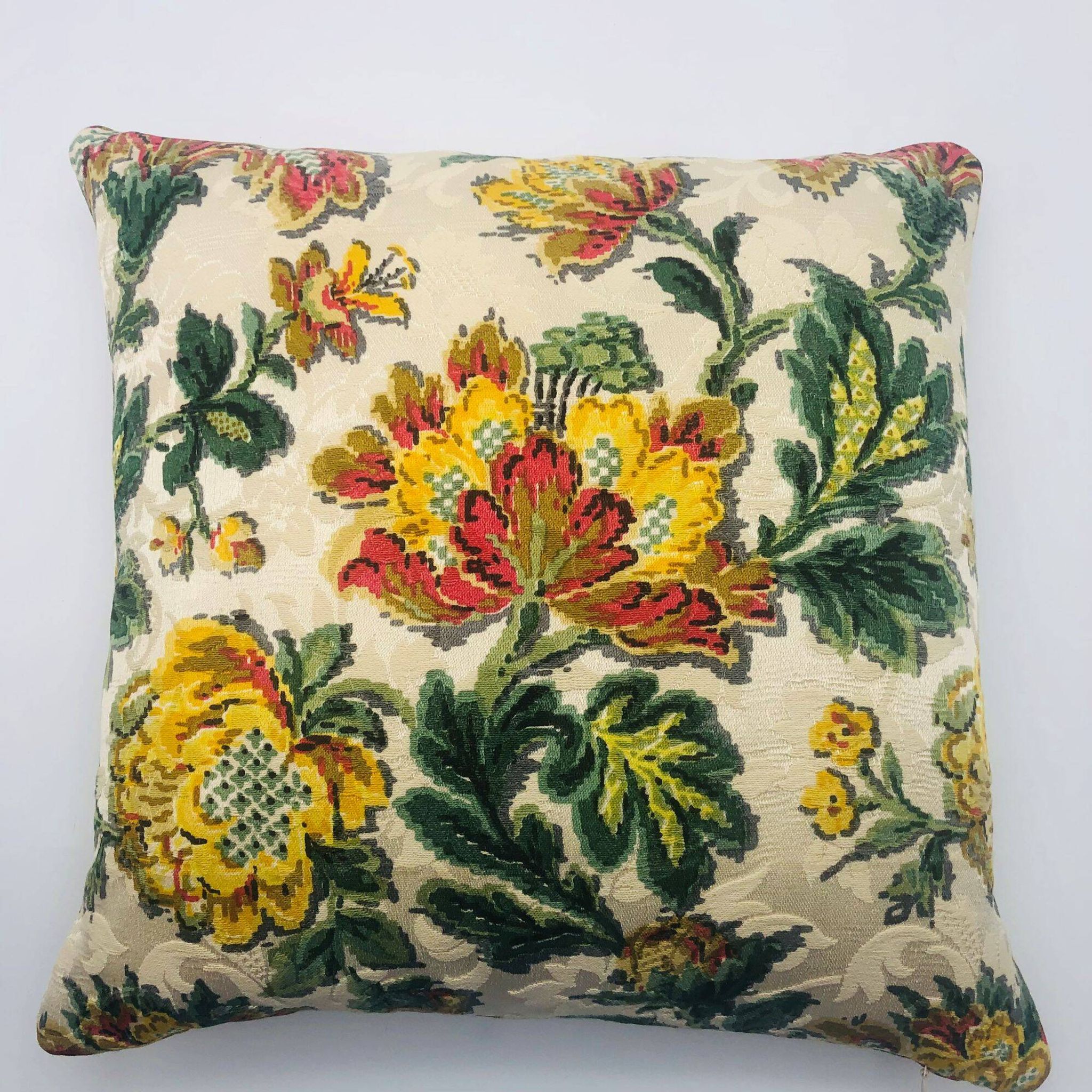 Cushion cover in antique fabric. 40 x 40 cm.