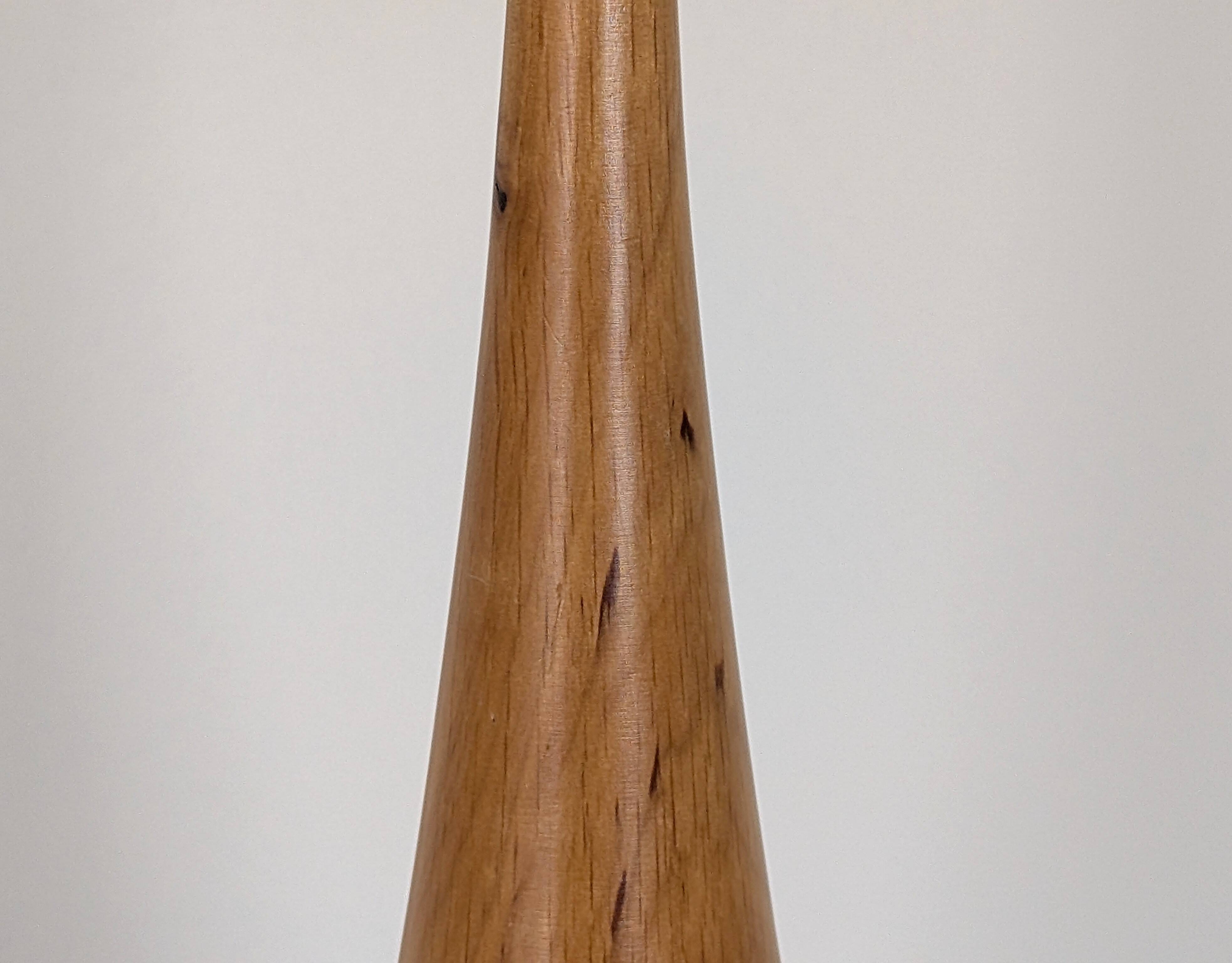 Lampe en bois tourné